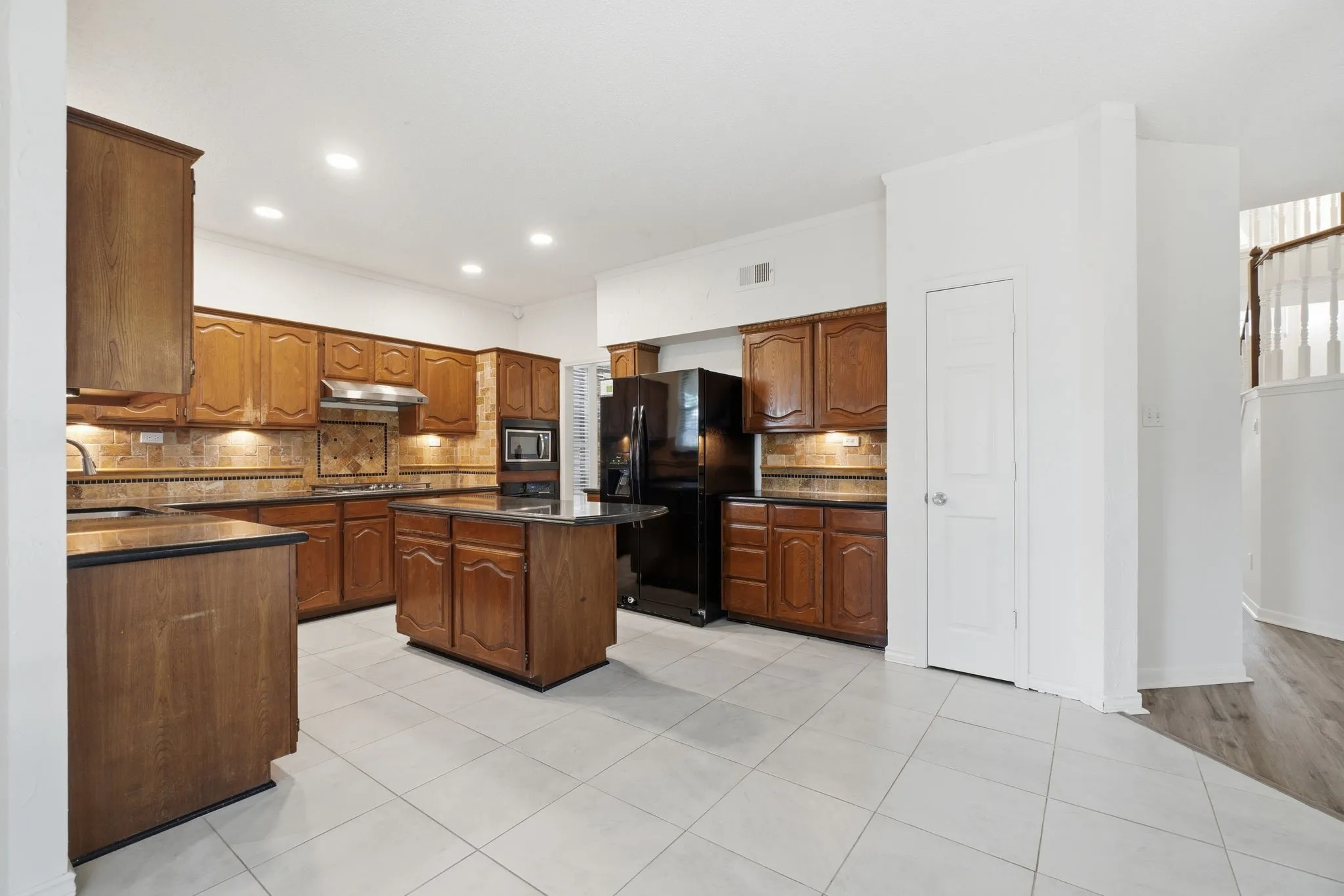 Single Family Residence For Sale in Tarrant County , 7840 Clover Leaf Drive, North Richland Hills, Texas 76182, 4 Bedroom, 3 Bathroom, 2 Garage spaces, 3,405 Sqft, built in 1990, mls#21318346, Real Estate Agent in North Richland Hills, Homes For Sale in Tarrant county, Homes For Sale in North Richland Hills, Realtor in North Richland Hills Texas, Real Estate Brokerage Independent Realty Texas, Luminita Cordes Realtor