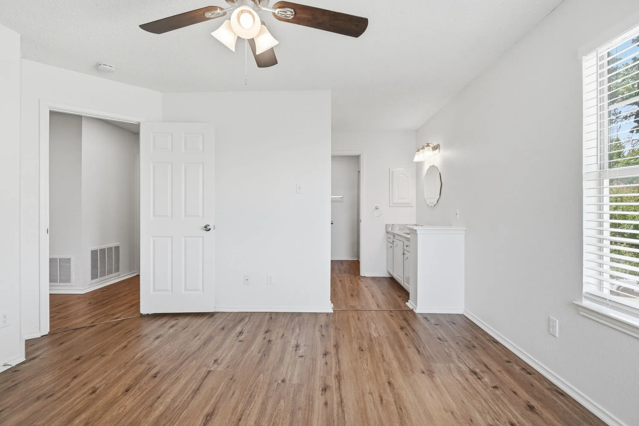 Single Family Residence For Sale in Tarrant County , 7840 Clover Leaf Drive, North Richland Hills, Texas 76182, 4 Bedroom, 3 Bathroom, 2 Garage spaces, 3,405 Sqft, built in 1990, mls#21318346, Real Estate Agent in North Richland Hills, Homes For Sale in Tarrant county, Homes For Sale in North Richland Hills, Realtor in North Richland Hills Texas, Real Estate Brokerage Independent Realty Texas, Luminita Cordes Realtor