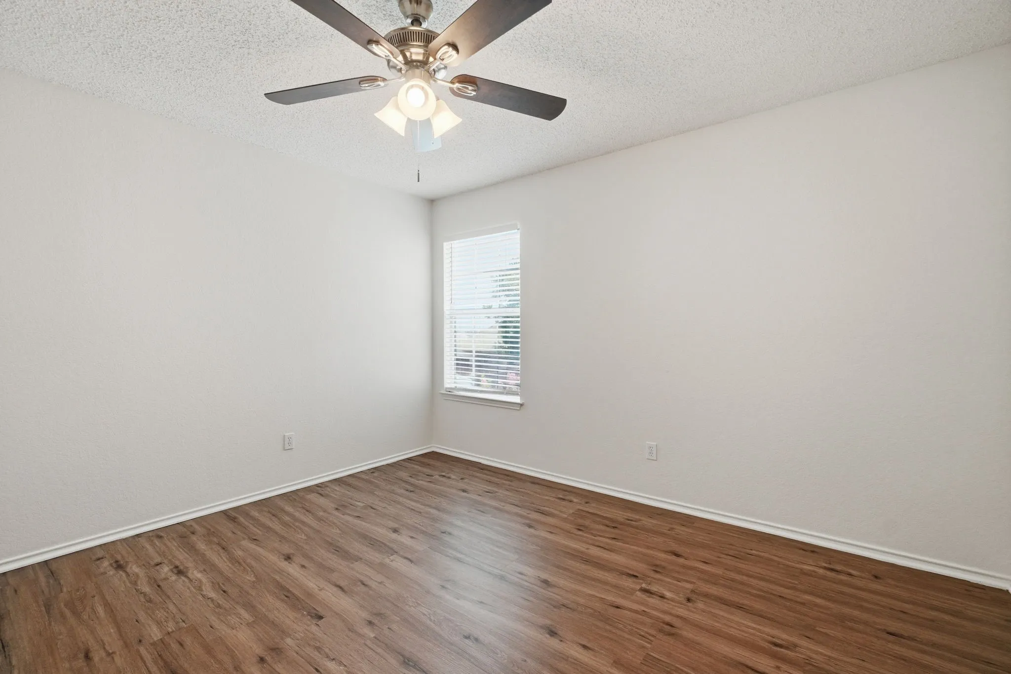 Single Family Residence For Sale in Tarrant County , 7840 Clover Leaf Drive, North Richland Hills, Texas 76182, 4 Bedroom, 3 Bathroom, 2 Garage spaces, 3,405 Sqft, built in 1990, mls#21318346, Real Estate Agent in North Richland Hills, Homes For Sale in Tarrant county, Homes For Sale in North Richland Hills, Realtor in North Richland Hills Texas, Real Estate Brokerage Independent Realty Texas, Luminita Cordes Realtor