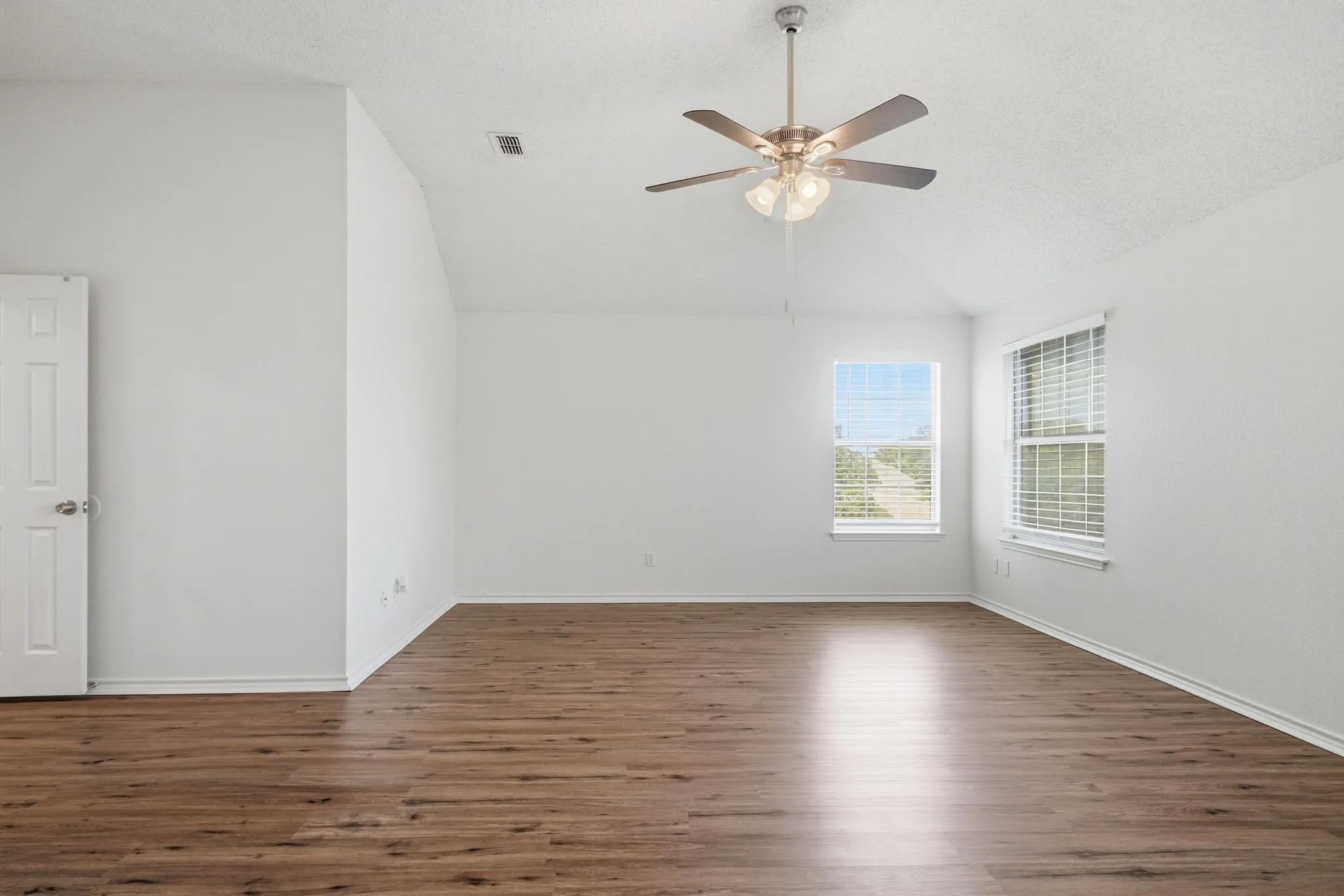 Single Family Residence For Sale in Tarrant County , 7840 Clover Leaf Drive, North Richland Hills, Texas 76182, 4 Bedroom, 3 Bathroom, 2 Garage spaces, 3,405 Sqft, built in 1990, mls#21318346, Real Estate Agent in North Richland Hills, Homes For Sale in Tarrant county, Homes For Sale in North Richland Hills, Realtor in North Richland Hills Texas, Real Estate Brokerage Independent Realty Texas, Luminita Cordes Realtor