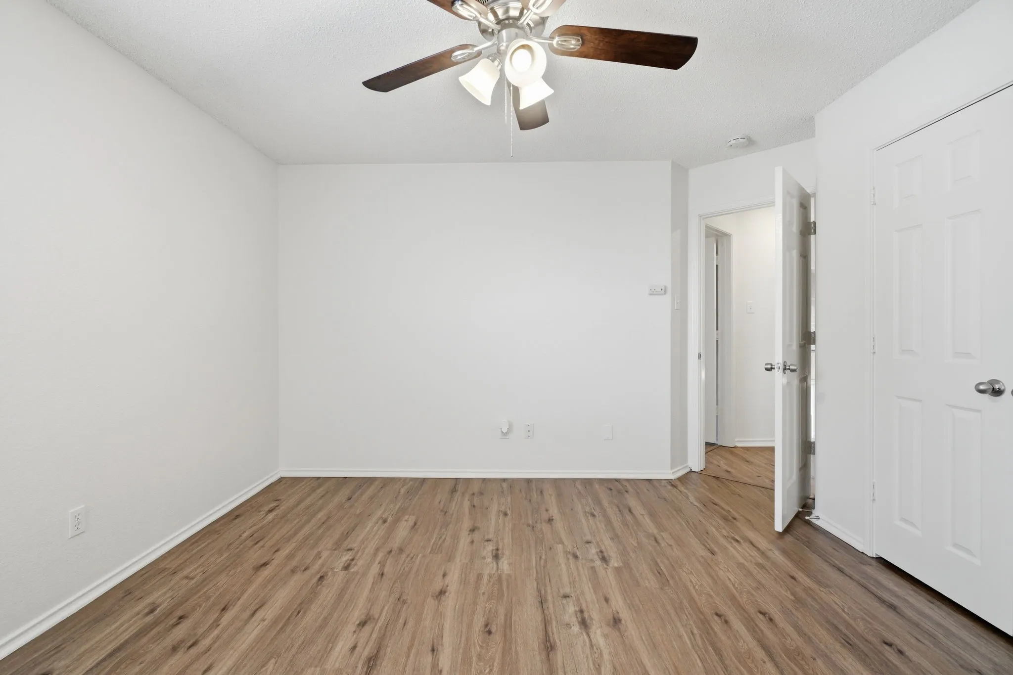 Single Family Residence For Sale in Tarrant County , 7840 Clover Leaf Drive, North Richland Hills, Texas 76182, 4 Bedroom, 3 Bathroom, 2 Garage spaces, 3,405 Sqft, built in 1990, mls#21318346, Real Estate Agent in North Richland Hills, Homes For Sale in Tarrant county, Homes For Sale in North Richland Hills, Realtor in North Richland Hills Texas, Real Estate Brokerage Independent Realty Texas, Luminita Cordes Realtor