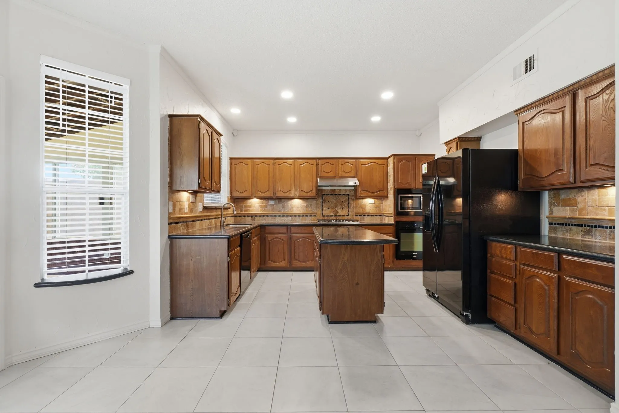 Single Family Residence For Sale in Tarrant County , 7840 Clover Leaf Drive, North Richland Hills, Texas 76182, 4 Bedroom, 3 Bathroom, 2 Garage spaces, 3,405 Sqft, built in 1990, mls#21318346, Real Estate Agent in North Richland Hills, Homes For Sale in Tarrant county, Homes For Sale in North Richland Hills, Realtor in North Richland Hills Texas, Real Estate Brokerage Independent Realty Texas, Luminita Cordes Realtor