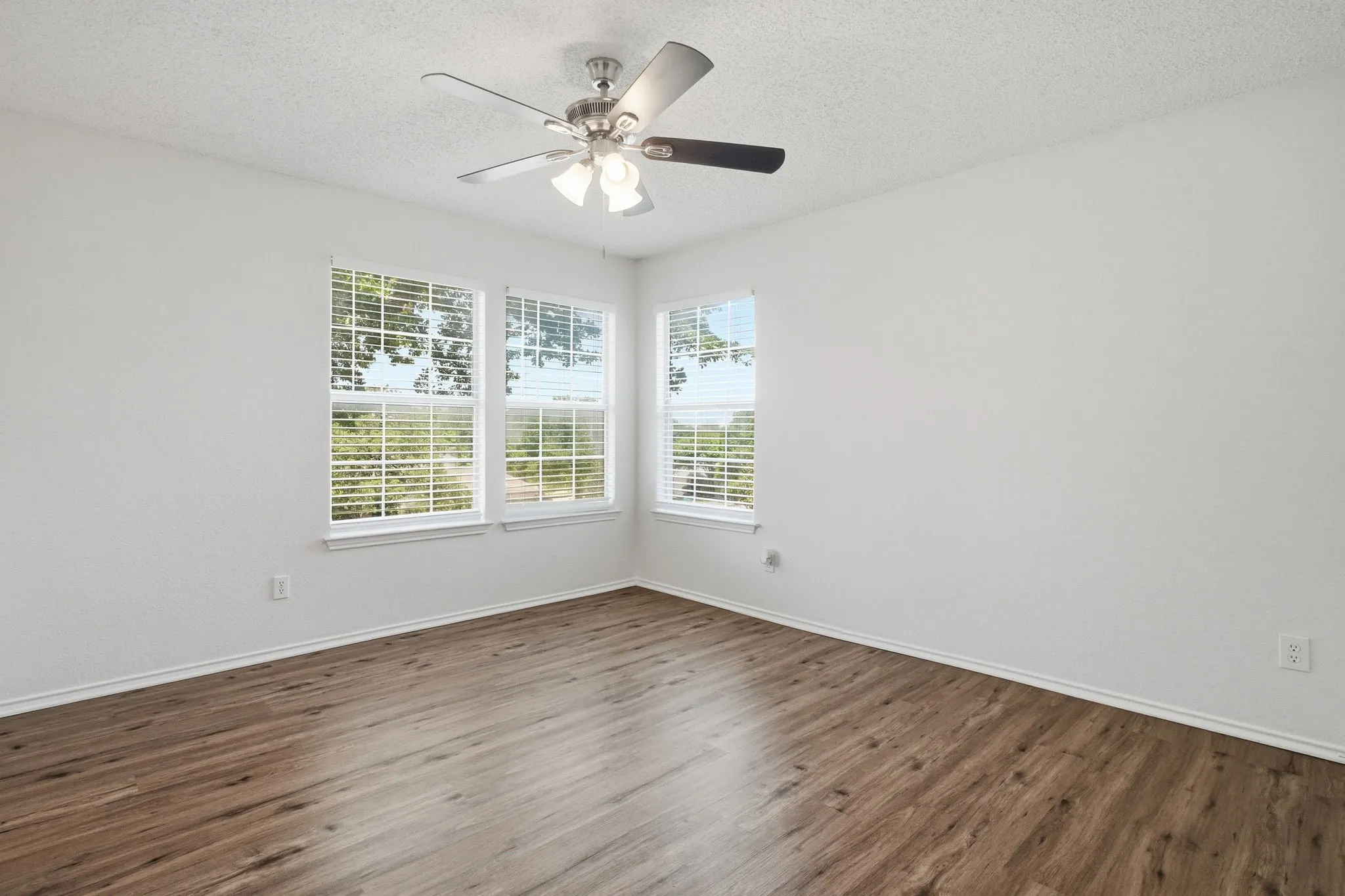 Single Family Residence For Sale in Tarrant County , 7840 Clover Leaf Drive, North Richland Hills, Texas 76182, 4 Bedroom, 3 Bathroom, 2 Garage spaces, 3,405 Sqft, built in 1990, mls#21318346, Real Estate Agent in North Richland Hills, Homes For Sale in Tarrant county, Homes For Sale in North Richland Hills, Realtor in North Richland Hills Texas, Real Estate Brokerage Independent Realty Texas, Luminita Cordes Realtor