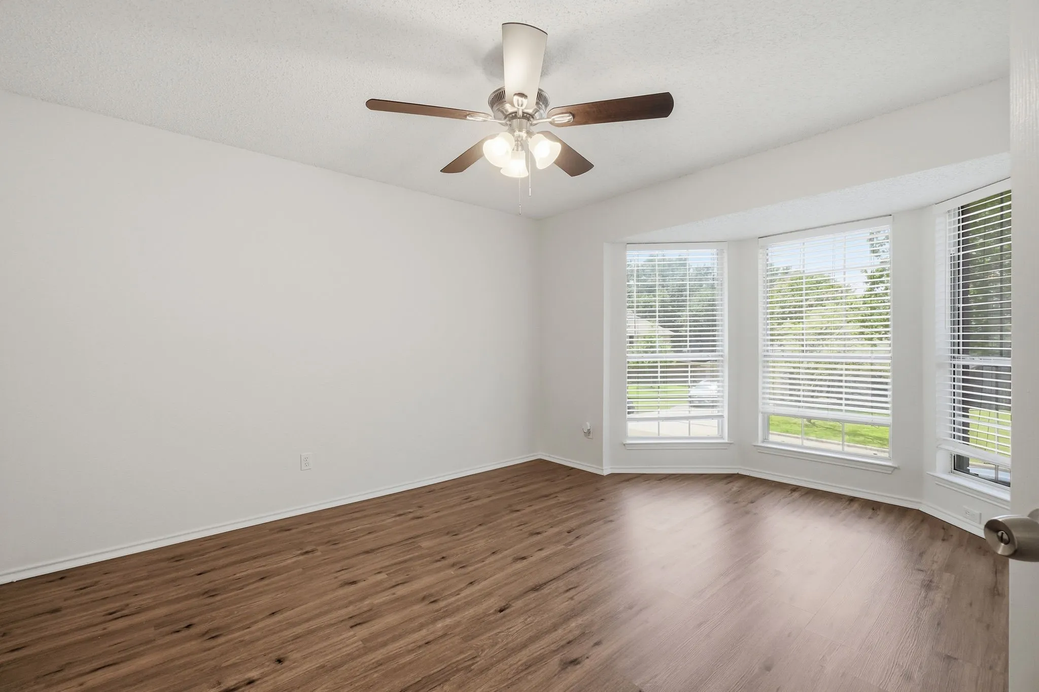 Single Family Residence For Sale in Tarrant County , 7840 Clover Leaf Drive, North Richland Hills, Texas 76182, 4 Bedroom, 3 Bathroom, 2 Garage spaces, 3,405 Sqft, built in 1990, mls#21318346, Real Estate Agent in North Richland Hills, Homes For Sale in Tarrant county, Homes For Sale in North Richland Hills, Realtor in North Richland Hills Texas, Real Estate Brokerage Independent Realty Texas, Luminita Cordes Realtor