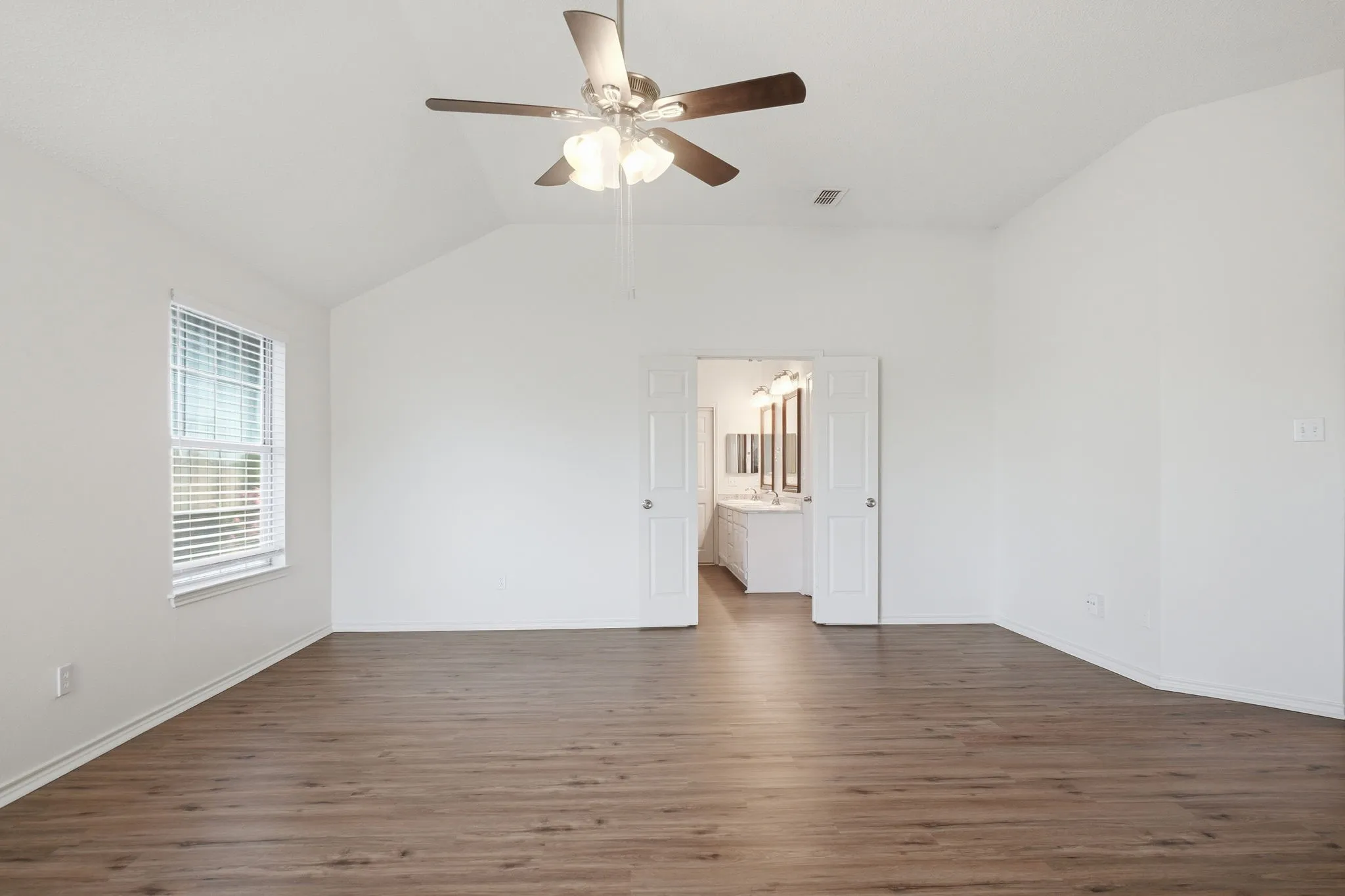 Single Family Residence For Sale in Tarrant County , 7840 Clover Leaf Drive, North Richland Hills, Texas 76182, 4 Bedroom, 3 Bathroom, 2 Garage spaces, 3,405 Sqft, built in 1990, mls#21318346, Real Estate Agent in North Richland Hills, Homes For Sale in Tarrant county, Homes For Sale in North Richland Hills, Realtor in North Richland Hills Texas, Real Estate Brokerage Independent Realty Texas, Luminita Cordes Realtor