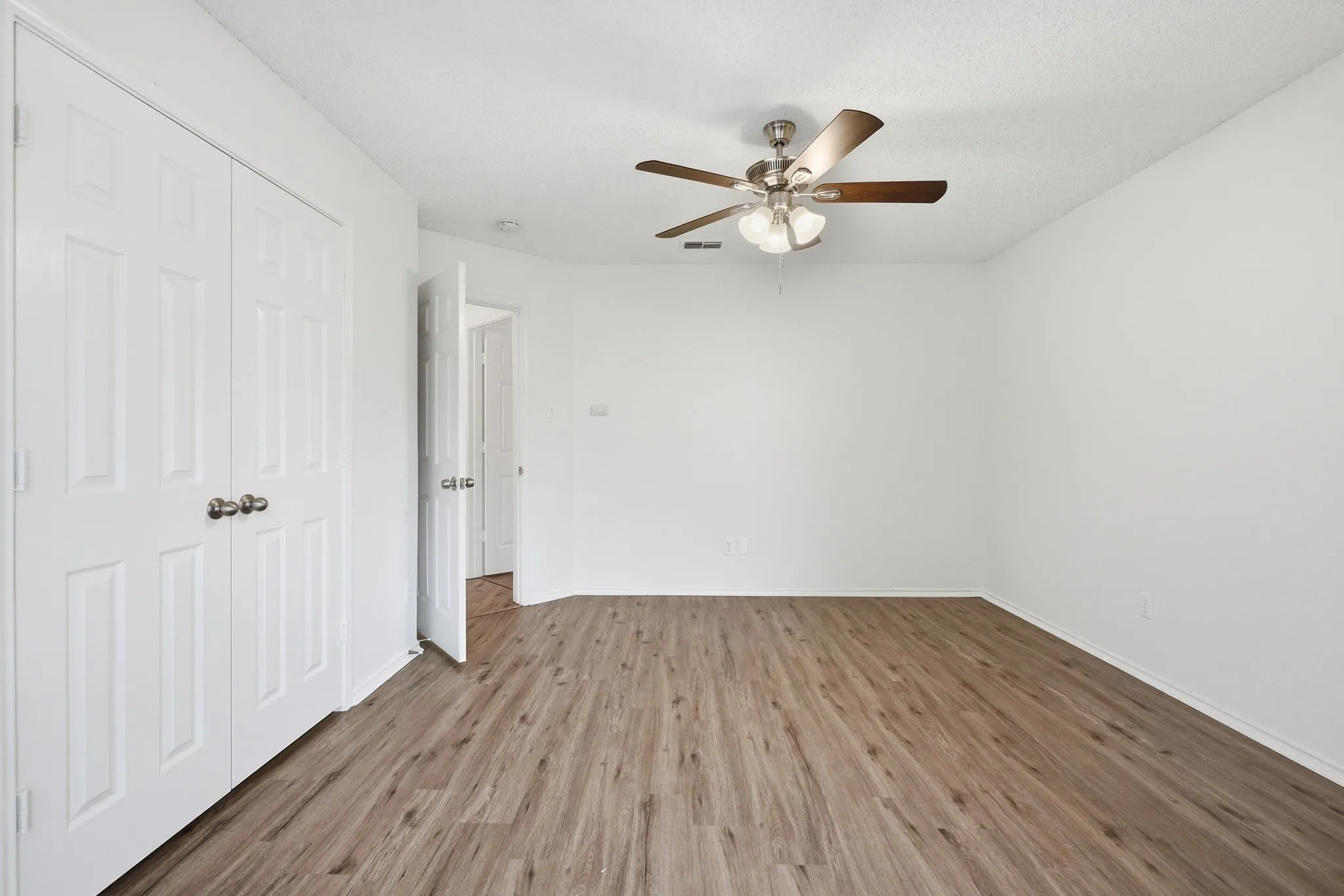 Single Family Residence For Sale in Tarrant County , 7840 Clover Leaf Drive, North Richland Hills, Texas 76182, 4 Bedroom, 3 Bathroom, 2 Garage spaces, 3,405 Sqft, built in 1990, mls#21318346, Real Estate Agent in North Richland Hills, Homes For Sale in Tarrant county, Homes For Sale in North Richland Hills, Realtor in North Richland Hills Texas, Real Estate Brokerage Independent Realty Texas, Luminita Cordes Realtor