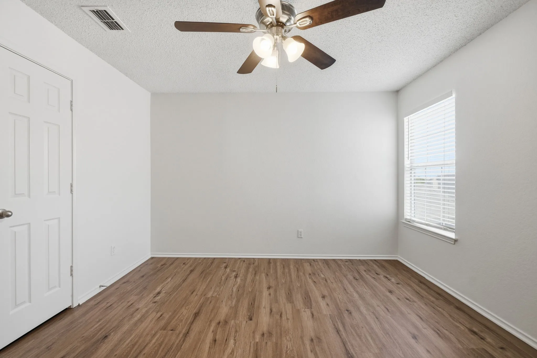 Single Family Residence For Sale in Tarrant County , 7840 Clover Leaf Drive, North Richland Hills, Texas 76182, 4 Bedroom, 3 Bathroom, 2 Garage spaces, 3,405 Sqft, built in 1990, mls#21318346, Real Estate Agent in North Richland Hills, Homes For Sale in Tarrant county, Homes For Sale in North Richland Hills, Realtor in North Richland Hills Texas, Real Estate Brokerage Independent Realty Texas, Luminita Cordes Realtor
