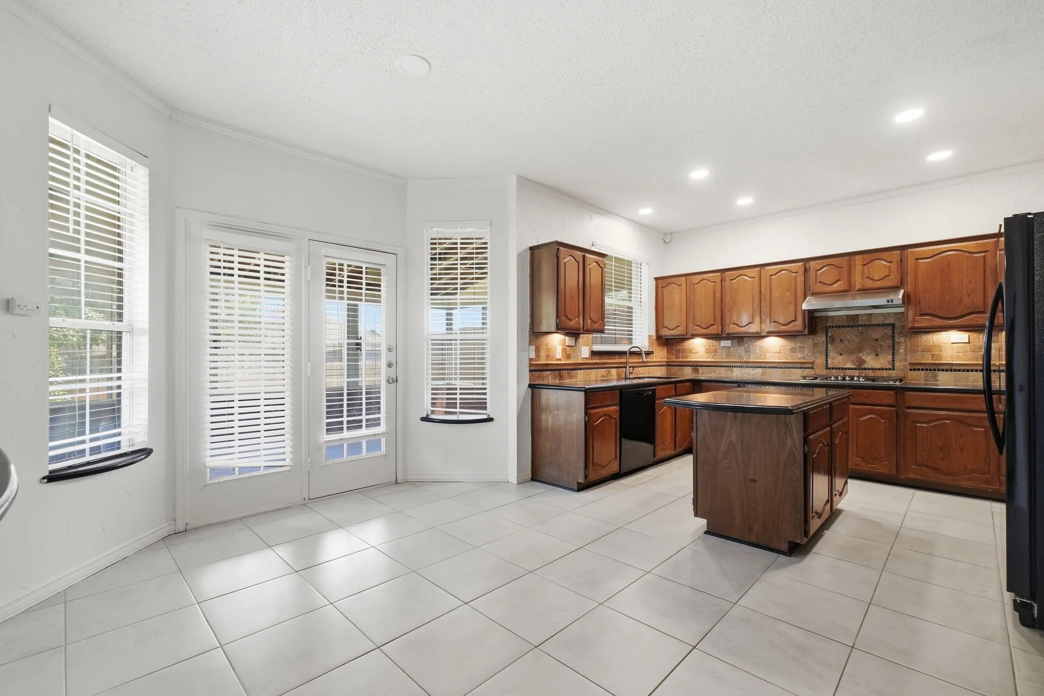 Single Family Residence For Sale in Tarrant County , 7840 Clover Leaf Drive, North Richland Hills, Texas 76182, 4 Bedroom, 3 Bathroom, 2 Garage spaces, 3,405 Sqft, built in 1990, mls#21318346, Real Estate Agent in North Richland Hills, Homes For Sale in Tarrant county, Homes For Sale in North Richland Hills, Realtor in North Richland Hills Texas, Real Estate Brokerage Independent Realty Texas, Luminita Cordes Realtor
