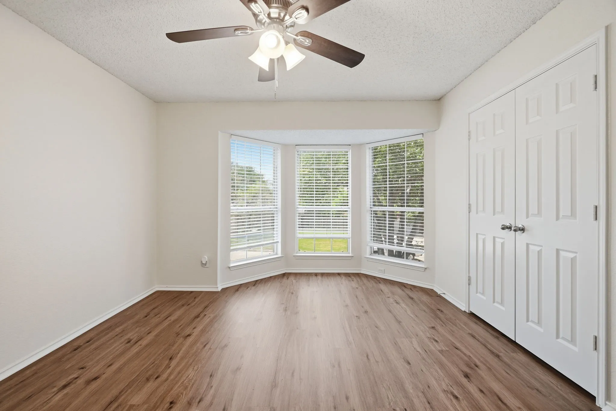 Single Family Residence For Sale in Tarrant County , 7840 Clover Leaf Drive, North Richland Hills, Texas 76182, 4 Bedroom, 3 Bathroom, 2 Garage spaces, 3,405 Sqft, built in 1990, mls#21318346, Real Estate Agent in North Richland Hills, Homes For Sale in Tarrant county, Homes For Sale in North Richland Hills, Realtor in North Richland Hills Texas, Real Estate Brokerage Independent Realty Texas, Luminita Cordes Realtor