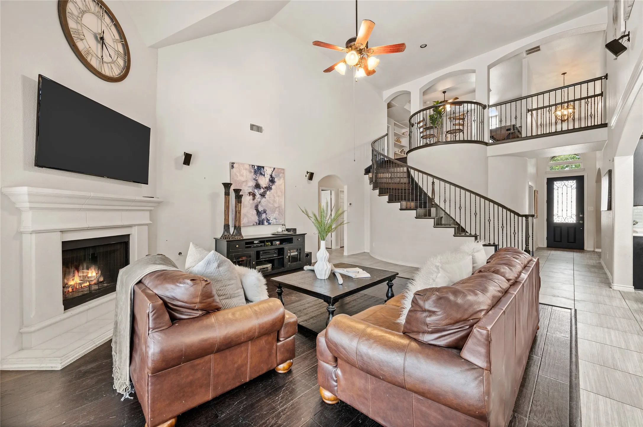 Single Family Residence For Sale in Tarrant County , 11809 Indian Pony Way, Fort Worth, Texas 76244, 4 Bedroom, 4 Bathroom, 2 Garage spaces, 3,356 Sqft, built in 2011, mls#21336120, Real Estate Agent in Fort Worth, Homes For Sale in Tarrant county, Homes For Sale in Fort Worth, Realtor in Fort Worth Texas, Real Estate Brokerage Independent Realty Texas, Luminita Cordes Realtor