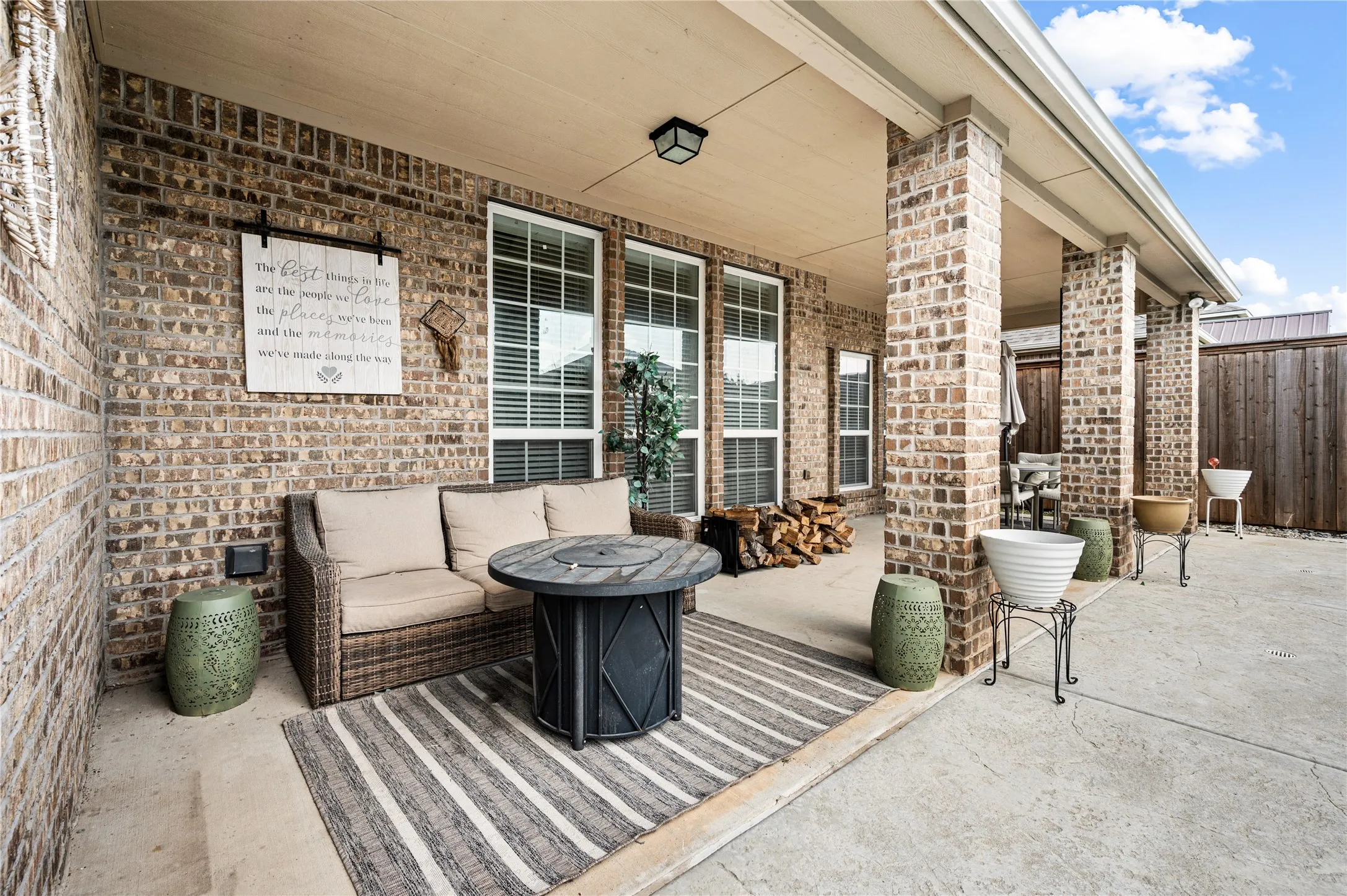 Single Family Residence For Sale in Tarrant County , 11809 Indian Pony Way, Fort Worth, Texas 76244, 4 Bedroom, 4 Bathroom, 2 Garage spaces, 3,356 Sqft, built in 2011, mls#21336120, Real Estate Agent in Fort Worth, Homes For Sale in Tarrant county, Homes For Sale in Fort Worth, Realtor in Fort Worth Texas, Real Estate Brokerage Independent Realty Texas, Luminita Cordes Realtor