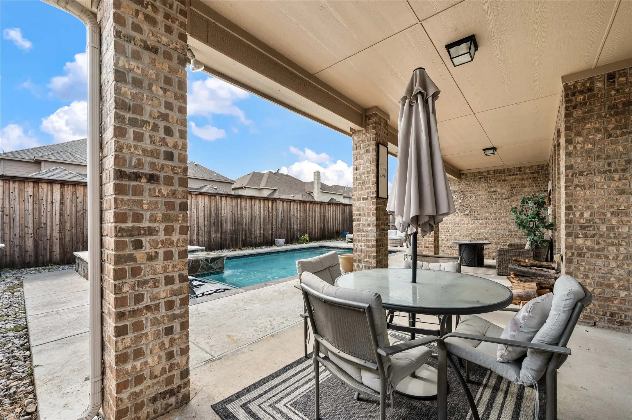 Single Family Residence For Sale in Tarrant County , 11809 Indian Pony Way, Fort Worth, Texas 76244, 4 Bedroom, 4 Bathroom, 2 Garage spaces, 3,356 Sqft, built in 2011, mls#21336120, Real Estate Agent in Fort Worth, Homes For Sale in Tarrant county, Homes For Sale in Fort Worth, Realtor in Fort Worth Texas, Real Estate Brokerage Independent Realty Texas, Luminita Cordes Realtor