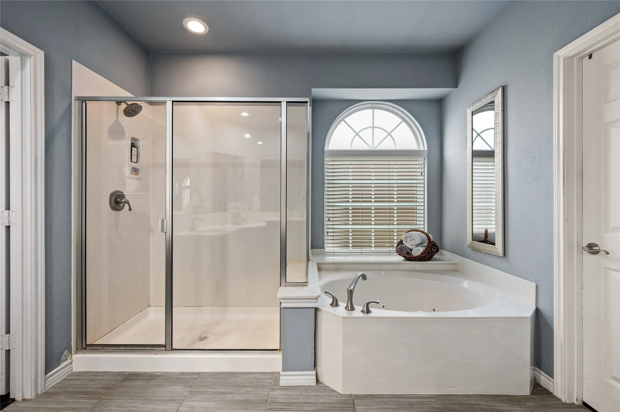 Single Family Residence For Sale in Tarrant County , 11809 Indian Pony Way, Fort Worth, Texas 76244, 4 Bedroom, 4 Bathroom, 2 Garage spaces, 3,356 Sqft, built in 2011, mls#21336120, Real Estate Agent in Fort Worth, Homes For Sale in Tarrant county, Homes For Sale in Fort Worth, Realtor in Fort Worth Texas, Real Estate Brokerage Independent Realty Texas, Luminita Cordes Realtor