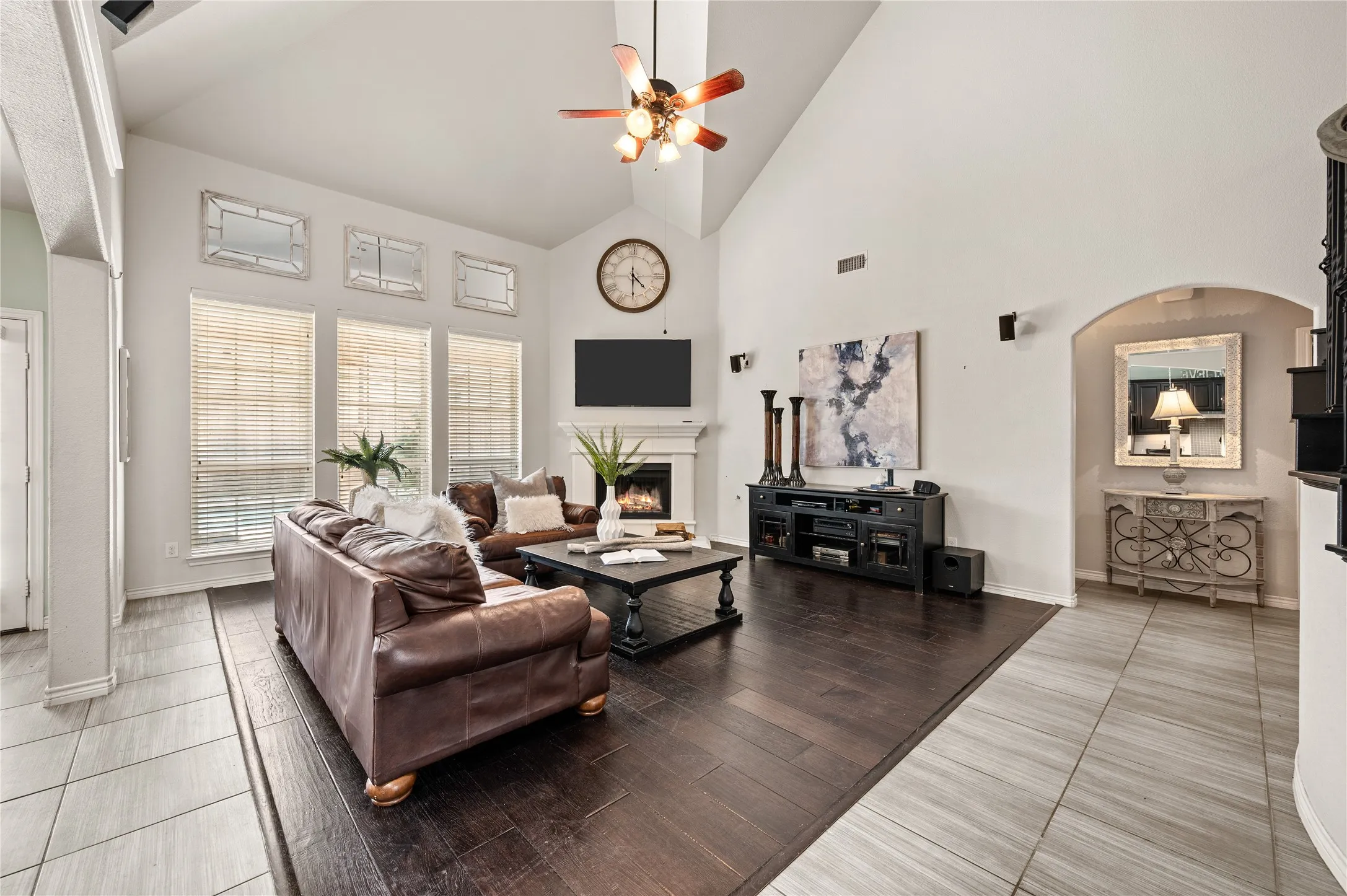 Single Family Residence For Sale in Tarrant County , 11809 Indian Pony Way, Fort Worth, Texas 76244, 4 Bedroom, 4 Bathroom, 2 Garage spaces, 3,356 Sqft, built in 2011, mls#21336120, Real Estate Agent in Fort Worth, Homes For Sale in Tarrant county, Homes For Sale in Fort Worth, Realtor in Fort Worth Texas, Real Estate Brokerage Independent Realty Texas, Luminita Cordes Realtor