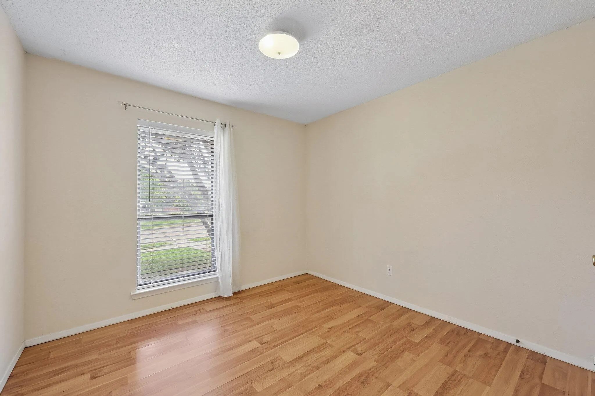Single Family Residence For Rent in Denton County , 2604 Winding Creek Drive, Carrollton, Texas 75007, 3 Bedroom, 2 Bathroom, 2 Garage spaces, 1,903 Sqft, built in 1983, mls#21337829, Real Estate Agent in Carrollton, Homes For Rent in Denton county, Homes For Rent in Carrollton, Realtor in Carrollton Texas, Real Estate Brokerage Independent Realty Texas, Luminita Cordes Realtor