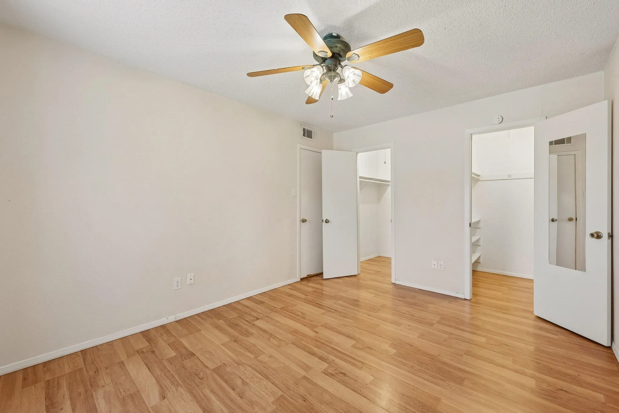 Single Family Residence For Rent in Denton County , 2604 Winding Creek Drive, Carrollton, Texas 75007, 3 Bedroom, 2 Bathroom, 2 Garage spaces, 1,903 Sqft, built in 1983, mls#21337829, Real Estate Agent in Carrollton, Homes For Rent in Denton county, Homes For Rent in Carrollton, Realtor in Carrollton Texas, Real Estate Brokerage Independent Realty Texas, Luminita Cordes Realtor