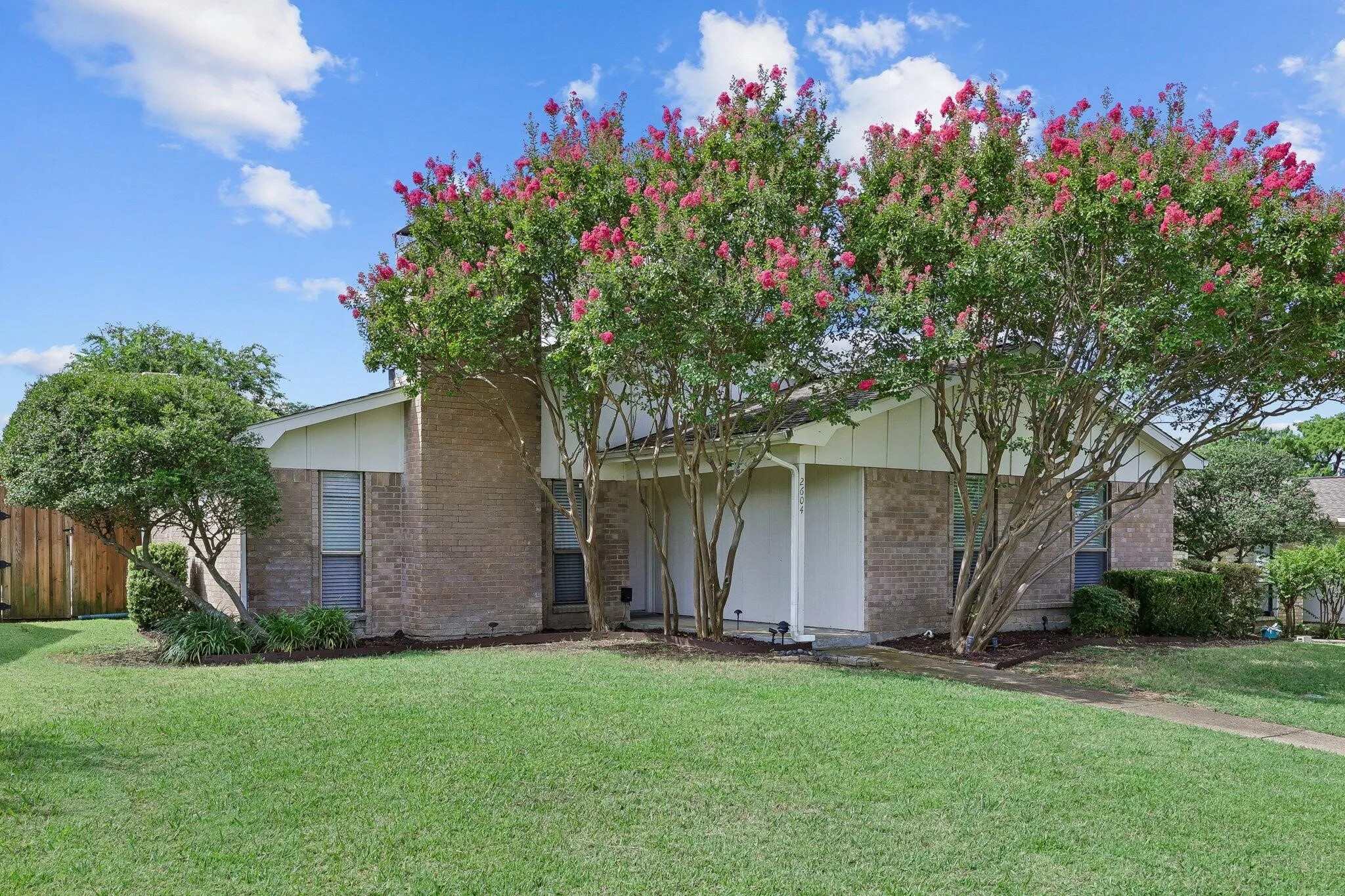 Single Family Residence For Rent in Denton County , 2604 Winding Creek Drive, Carrollton, Texas 75007, 3 Bedroom, 2 Bathroom, 2 Garage spaces, 1,903 Sqft, built in 1983, mls#21337829, Real Estate Agent in Carrollton, Homes For Rent in Denton county, Homes For Rent in Carrollton, Realtor in Carrollton Texas, Real Estate Brokerage Independent Realty Texas, Luminita Cordes Realtor