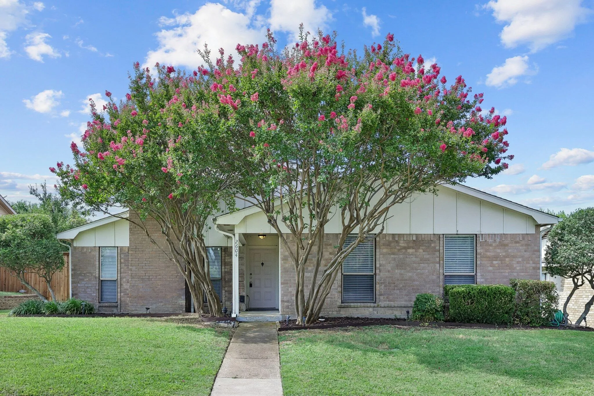 Single Family Residence For Rent in Denton County , 2604 Winding Creek Drive, Carrollton, Texas 75007, 3 Bedroom, 2 Bathroom, 2 Garage spaces, 1,903 Sqft, built in 1983, mls#21337829, Real Estate Agent in Carrollton, Homes For Rent in Denton county, Homes For Rent in Carrollton, Realtor in Carrollton Texas, Real Estate Brokerage Independent Realty Texas, Luminita Cordes Realtor