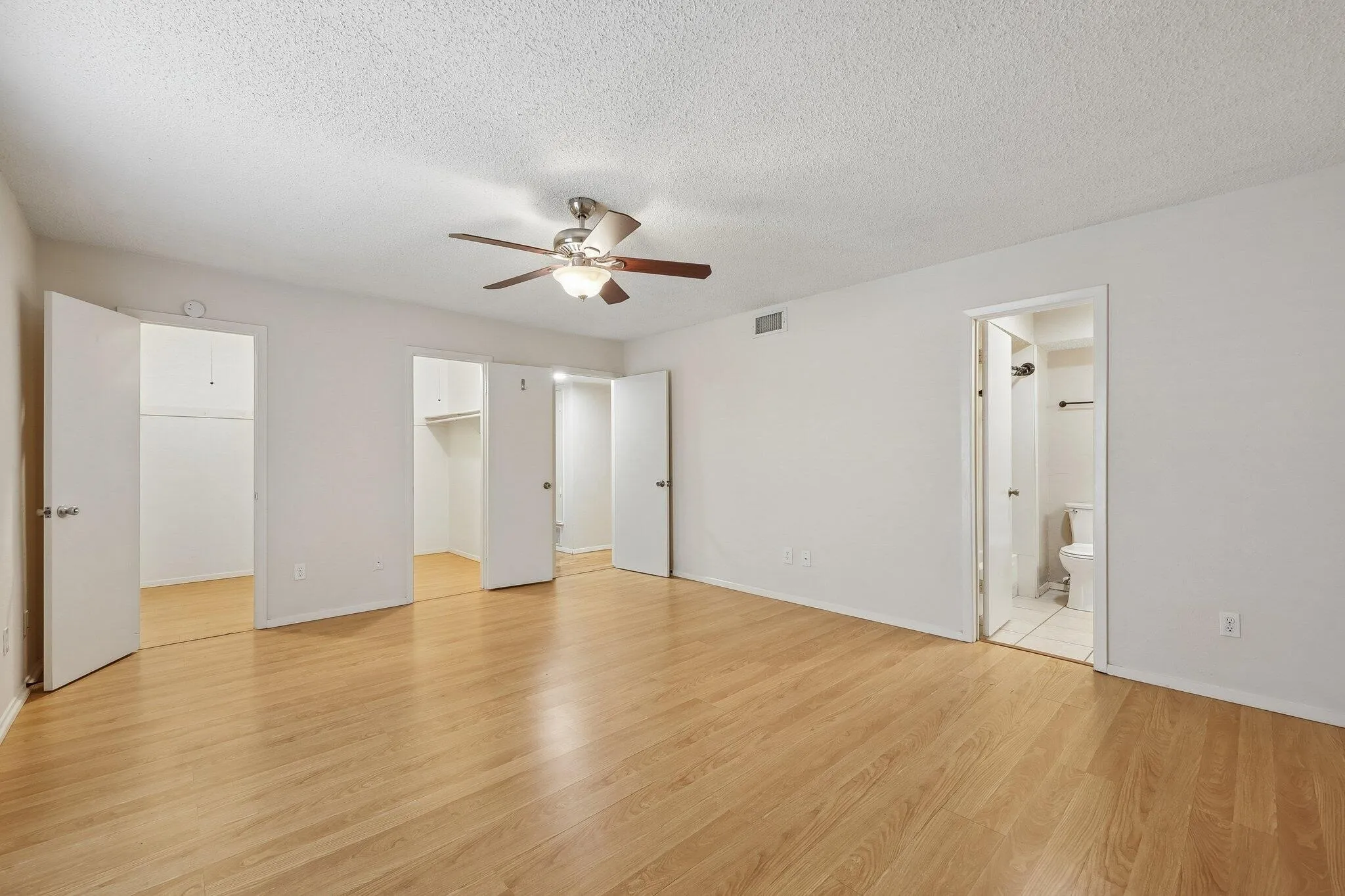 Single Family Residence For Rent in Denton County , 2604 Winding Creek Drive, Carrollton, Texas 75007, 3 Bedroom, 2 Bathroom, 2 Garage spaces, 1,903 Sqft, built in 1983, mls#21337829, Real Estate Agent in Carrollton, Homes For Rent in Denton county, Homes For Rent in Carrollton, Realtor in Carrollton Texas, Real Estate Brokerage Independent Realty Texas, Luminita Cordes Realtor