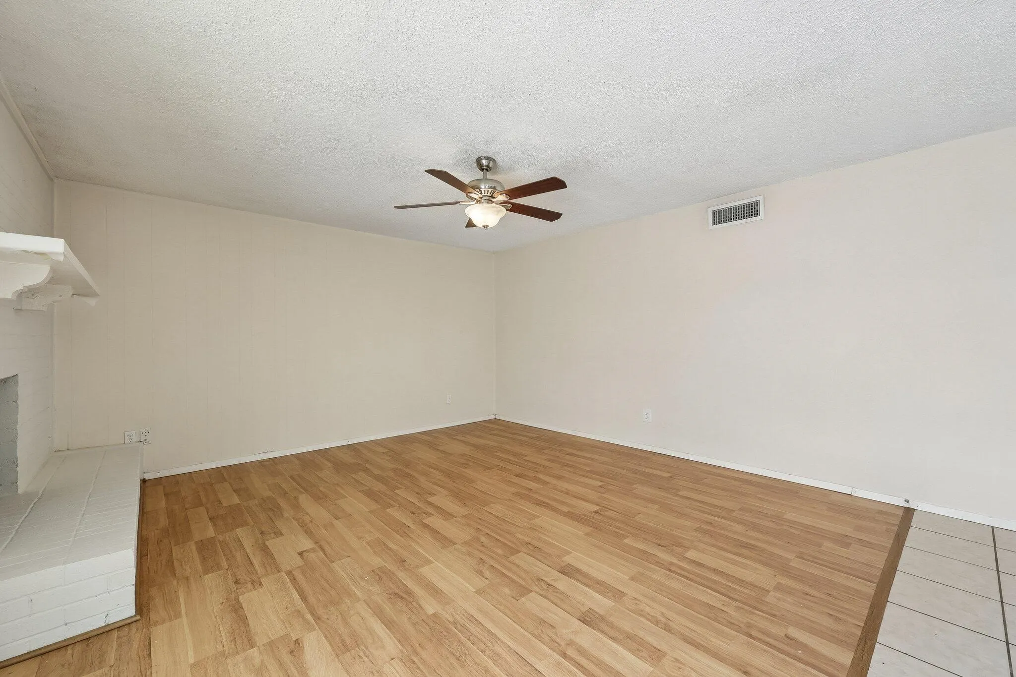 Single Family Residence For Rent in Denton County , 2604 Winding Creek Drive, Carrollton, Texas 75007, 3 Bedroom, 2 Bathroom, 2 Garage spaces, 1,903 Sqft, built in 1983, mls#21337829, Real Estate Agent in Carrollton, Homes For Rent in Denton county, Homes For Rent in Carrollton, Realtor in Carrollton Texas, Real Estate Brokerage Independent Realty Texas, Luminita Cordes Realtor