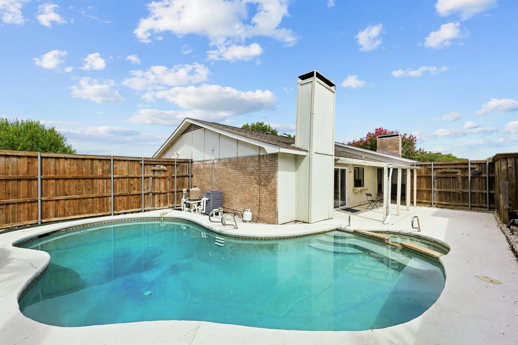 Single Family Residence For Rent in Denton County , 2604 Winding Creek Drive, Carrollton, Texas 75007, 3 Bedroom, 2 Bathroom, 2 Garage spaces, 1,903 Sqft, built in 1983, mls#21337829, Real Estate Agent in Carrollton, Homes For Rent in Denton county, Homes For Rent in Carrollton, Realtor in Carrollton Texas, Real Estate Brokerage Independent Realty Texas, Luminita Cordes Realtor