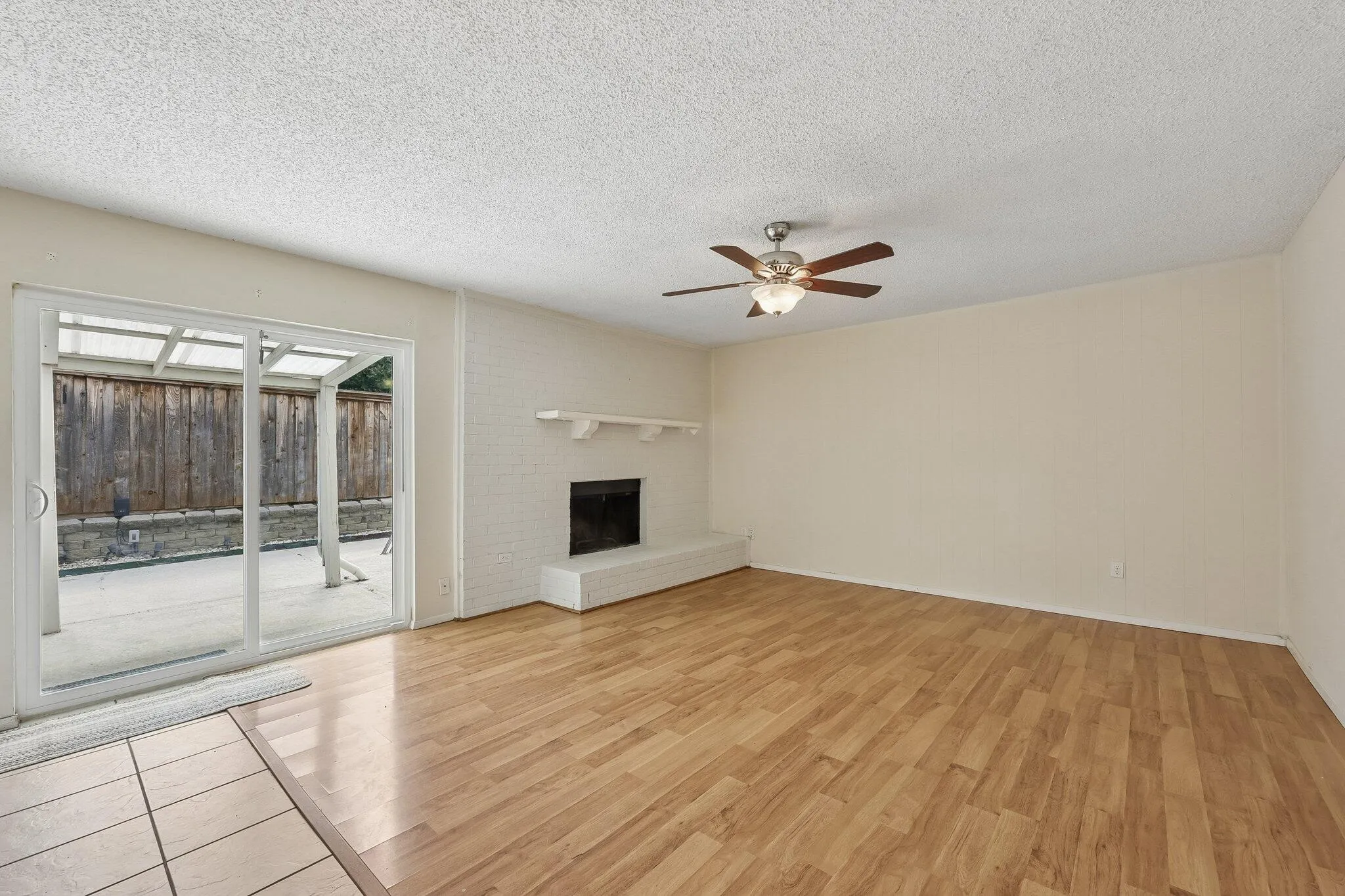 Single Family Residence For Rent in Denton County , 2604 Winding Creek Drive, Carrollton, Texas 75007, 3 Bedroom, 2 Bathroom, 2 Garage spaces, 1,903 Sqft, built in 1983, mls#21337829, Real Estate Agent in Carrollton, Homes For Rent in Denton county, Homes For Rent in Carrollton, Realtor in Carrollton Texas, Real Estate Brokerage Independent Realty Texas, Luminita Cordes Realtor