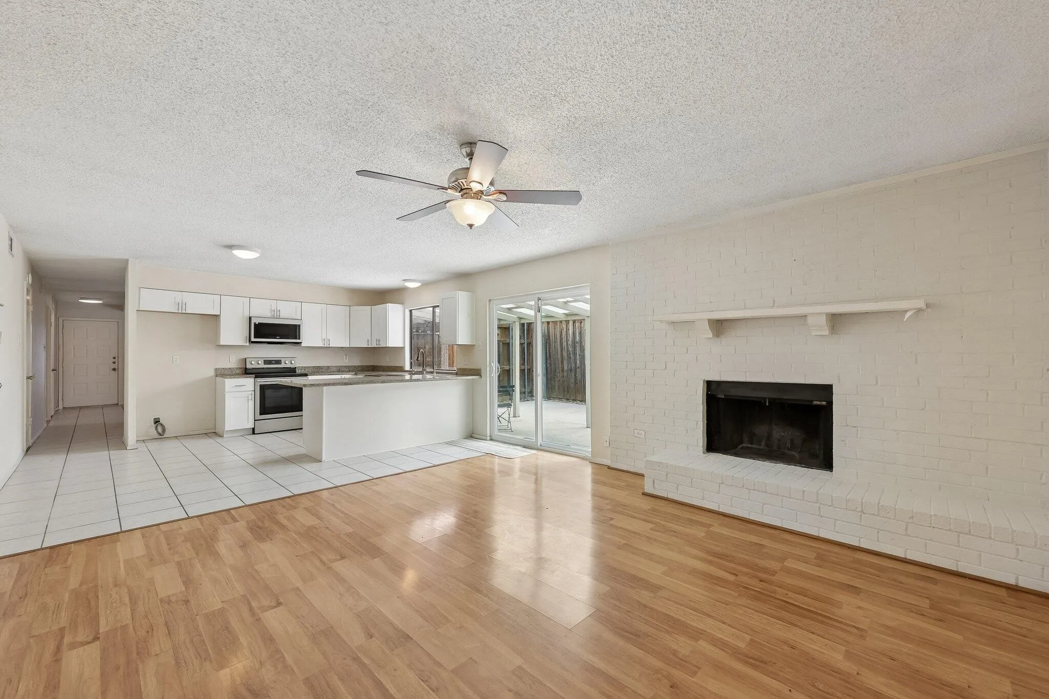 Single Family Residence For Rent in Denton County , 2604 Winding Creek Drive, Carrollton, Texas 75007, 3 Bedroom, 2 Bathroom, 2 Garage spaces, 1,903 Sqft, built in 1983, mls#21337829, Real Estate Agent in Carrollton, Homes For Rent in Denton county, Homes For Rent in Carrollton, Realtor in Carrollton Texas, Real Estate Brokerage Independent Realty Texas, Luminita Cordes Realtor