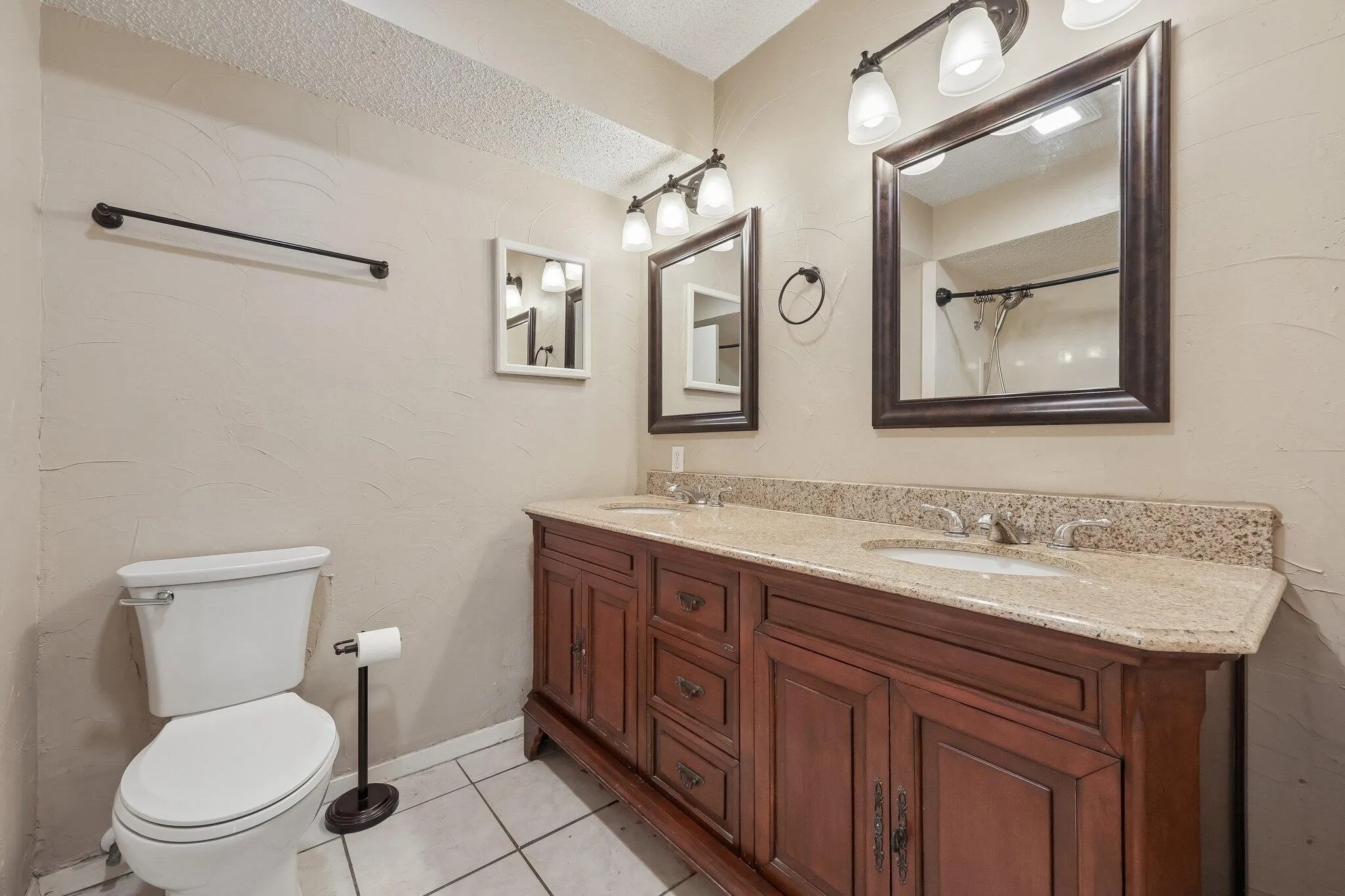 Single Family Residence For Rent in Denton County , 2604 Winding Creek Drive, Carrollton, Texas 75007, 3 Bedroom, 2 Bathroom, 2 Garage spaces, 1,903 Sqft, built in 1983, mls#21337829, Real Estate Agent in Carrollton, Homes For Rent in Denton county, Homes For Rent in Carrollton, Realtor in Carrollton Texas, Real Estate Brokerage Independent Realty Texas, Luminita Cordes Realtor
