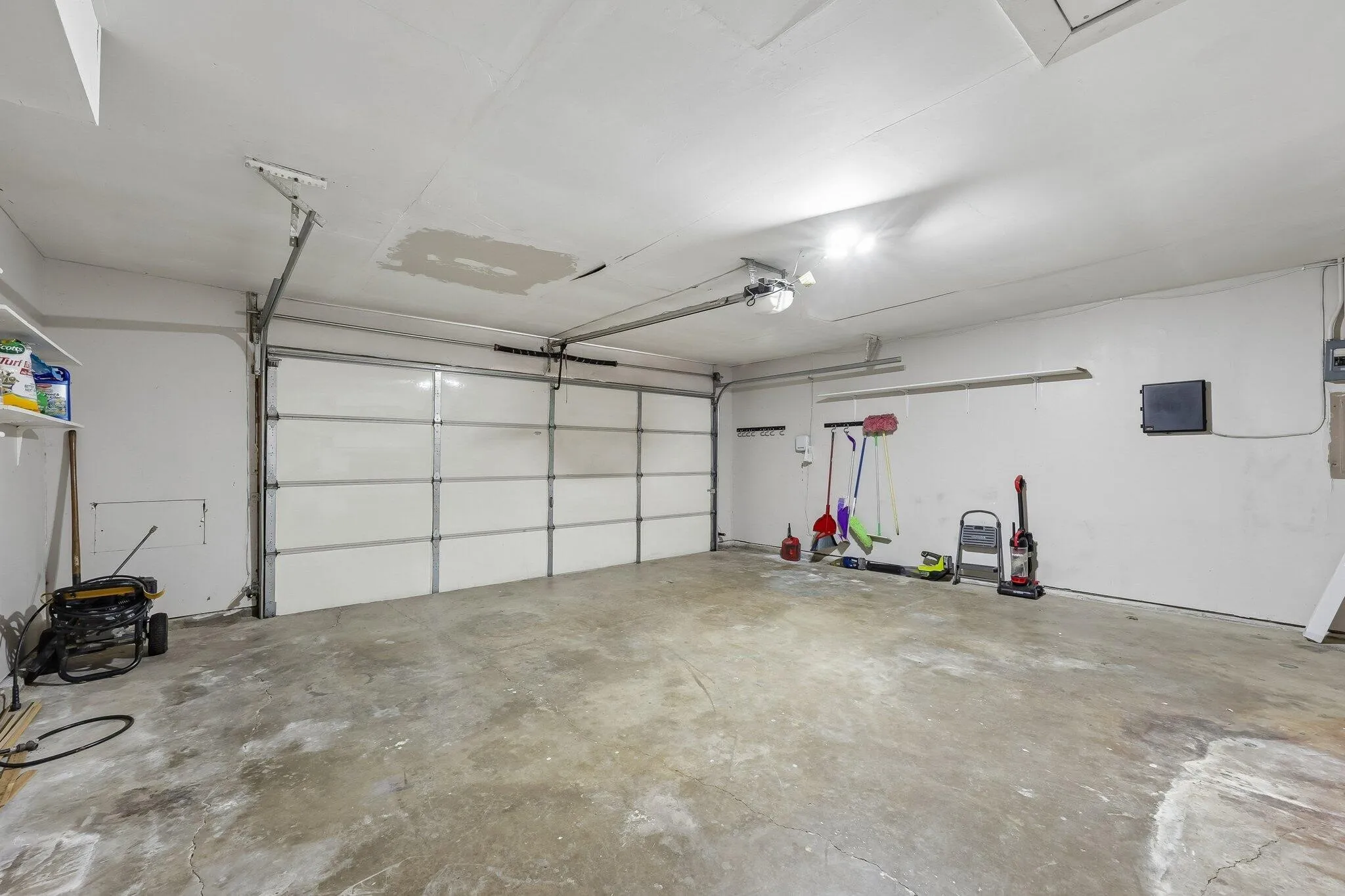 Single Family Residence For Rent in Denton County , 2604 Winding Creek Drive, Carrollton, Texas 75007, 3 Bedroom, 2 Bathroom, 2 Garage spaces, 1,903 Sqft, built in 1983, mls#21337829, Real Estate Agent in Carrollton, Homes For Rent in Denton county, Homes For Rent in Carrollton, Realtor in Carrollton Texas, Real Estate Brokerage Independent Realty Texas, Luminita Cordes Realtor