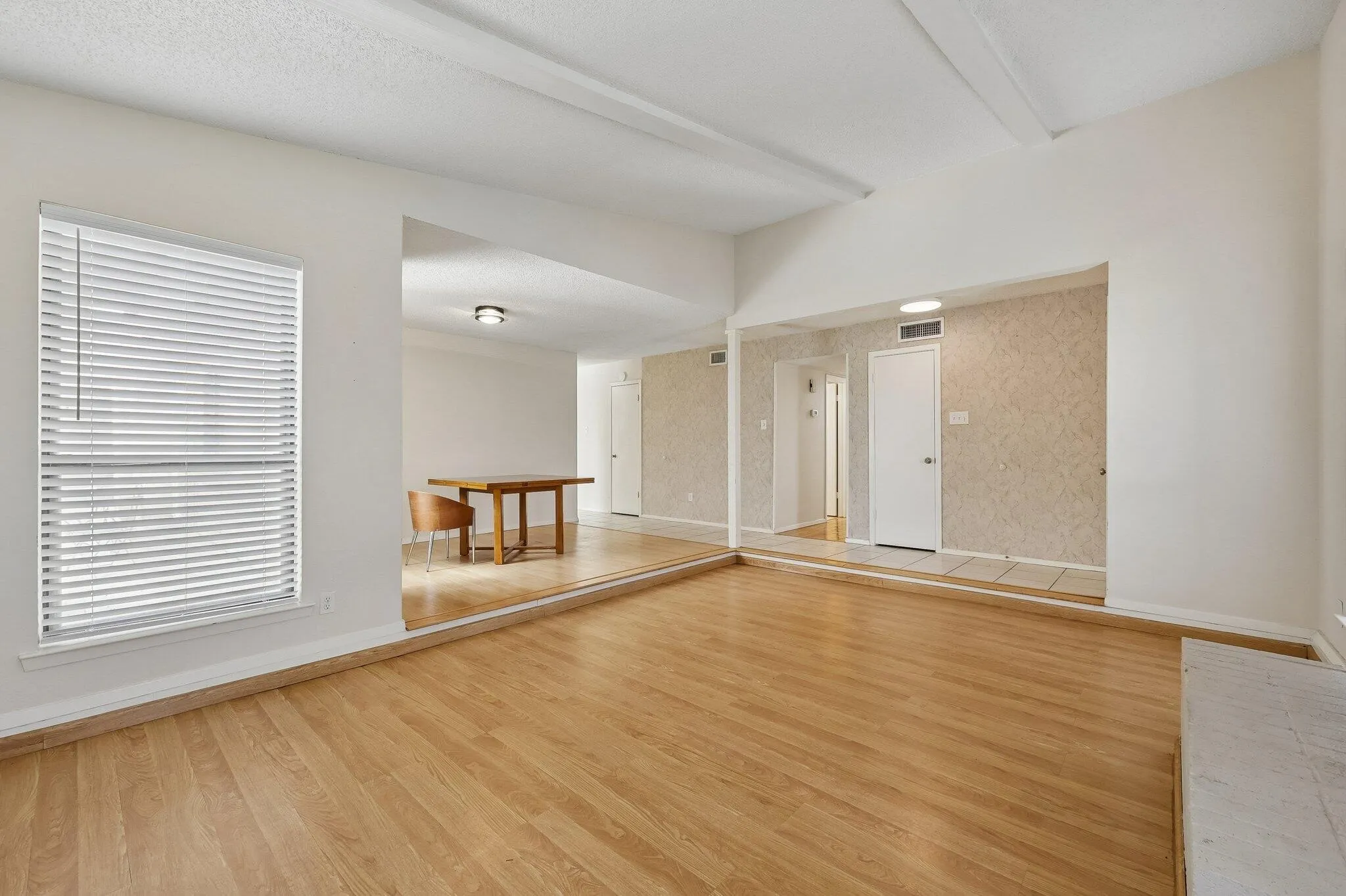 Single Family Residence For Rent in Denton County , 2604 Winding Creek Drive, Carrollton, Texas 75007, 3 Bedroom, 2 Bathroom, 2 Garage spaces, 1,903 Sqft, built in 1983, mls#21337829, Real Estate Agent in Carrollton, Homes For Rent in Denton county, Homes For Rent in Carrollton, Realtor in Carrollton Texas, Real Estate Brokerage Independent Realty Texas, Luminita Cordes Realtor
