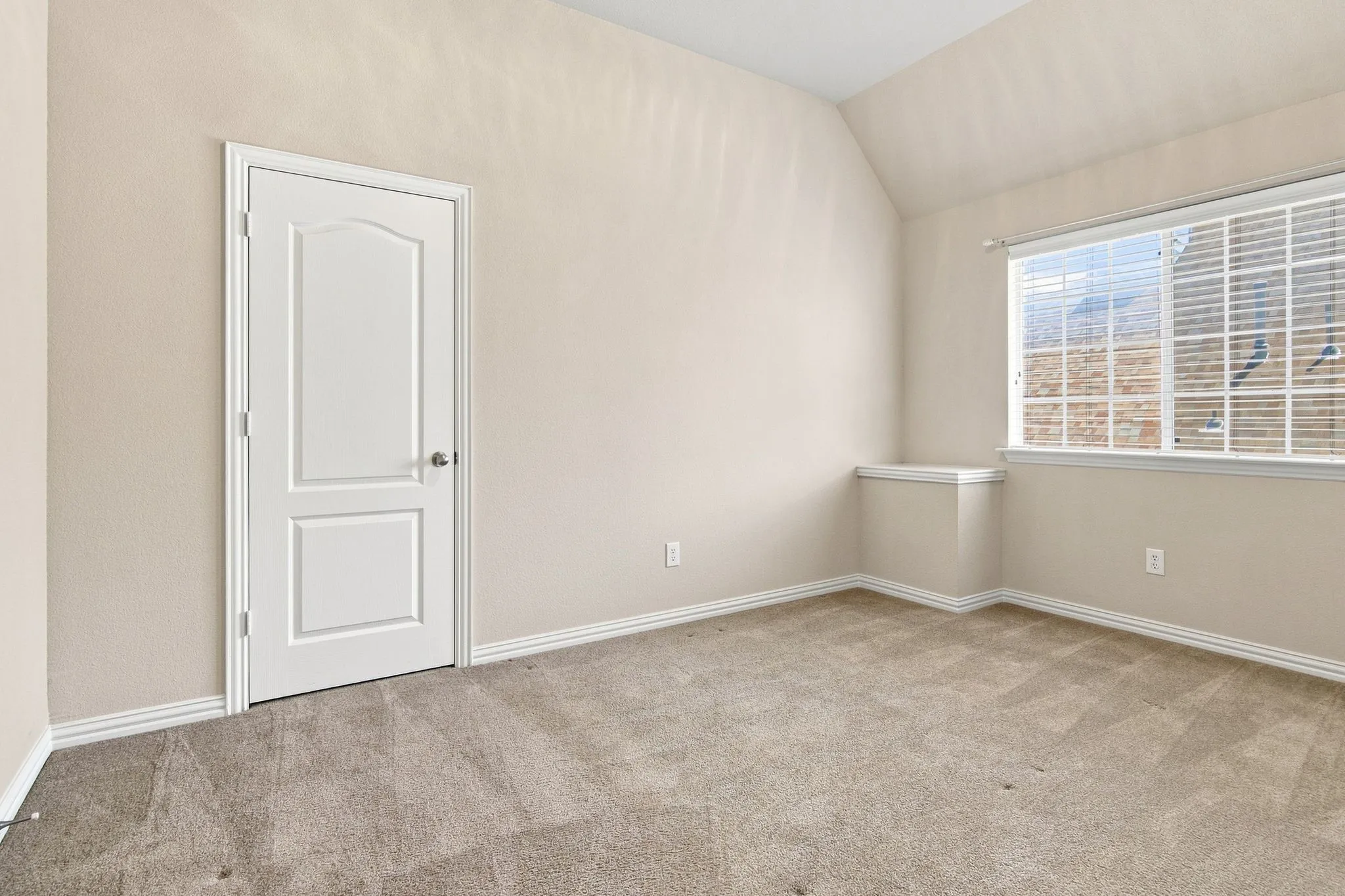 Single Family Residence For Sale in Tarrant County , 1406 Lennox Way, Mansfield, Texas 76063, 5 Bedroom, 3 Bathroom, 2 Garage spaces, 3,542 Sqft, built in 2005, mls#21331031, Real Estate Agent in Mansfield, Homes For Sale in Tarrant county, Homes For Sale in Mansfield, Realtor in Mansfield Texas, Real Estate Brokerage Independent Realty Texas, Luminita Cordes Realtor