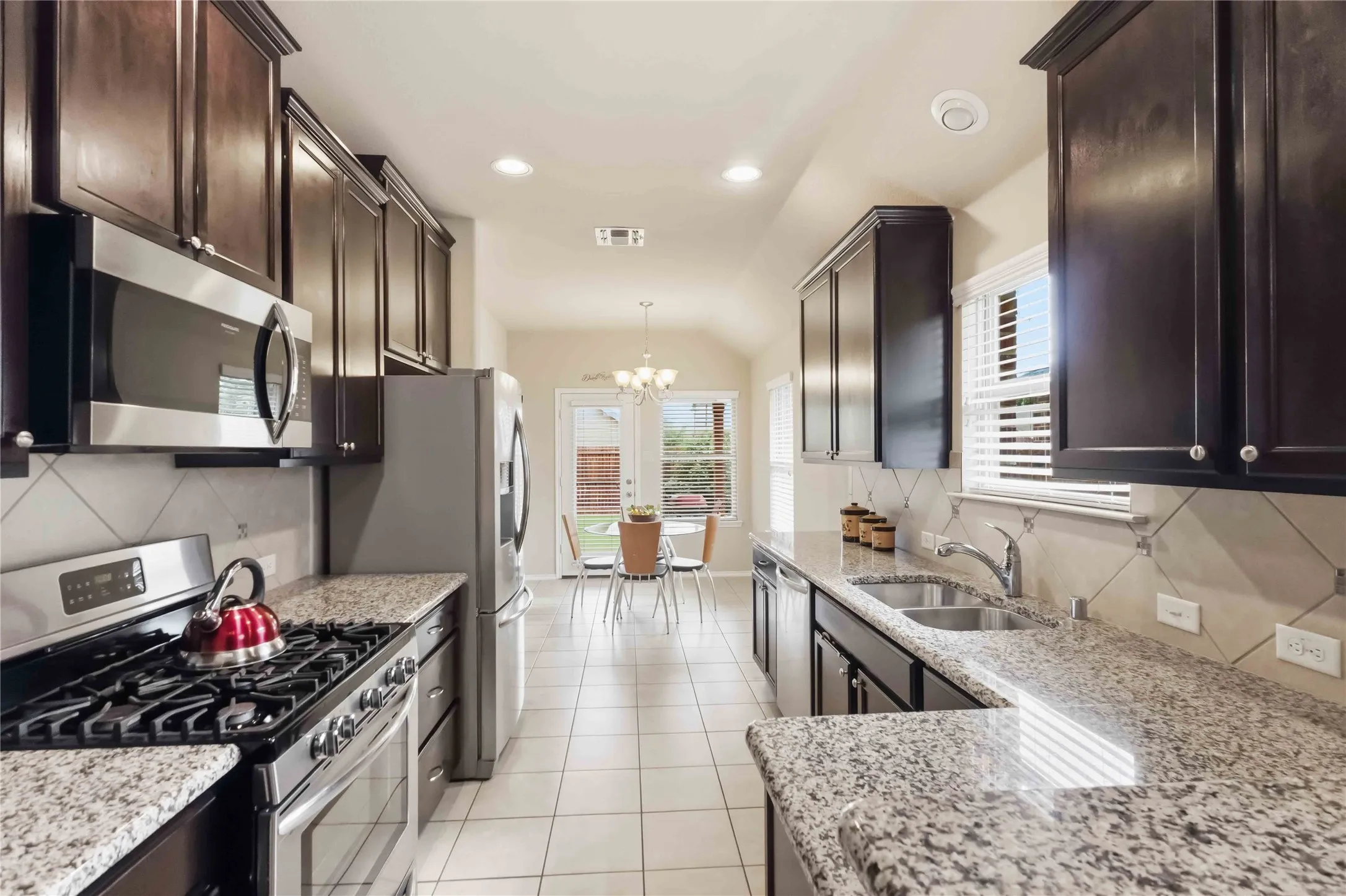 Single Family Residence For Sale in Collin County , 9804 Cottontail Lane, Mc Kinney, Texas 75071, 3 Bedroom, 2 Bathroom, 2 Garage spaces, 1,416 Sqft, built in 2015, mls#21336422, Real Estate Agent in Mc Kinney, Homes For Sale in Collin county, Homes For Sale in Mc Kinney, Realtor in Mc Kinney Texas, Real Estate Brokerage Independent Realty Texas, Luminita Cordes Realtor