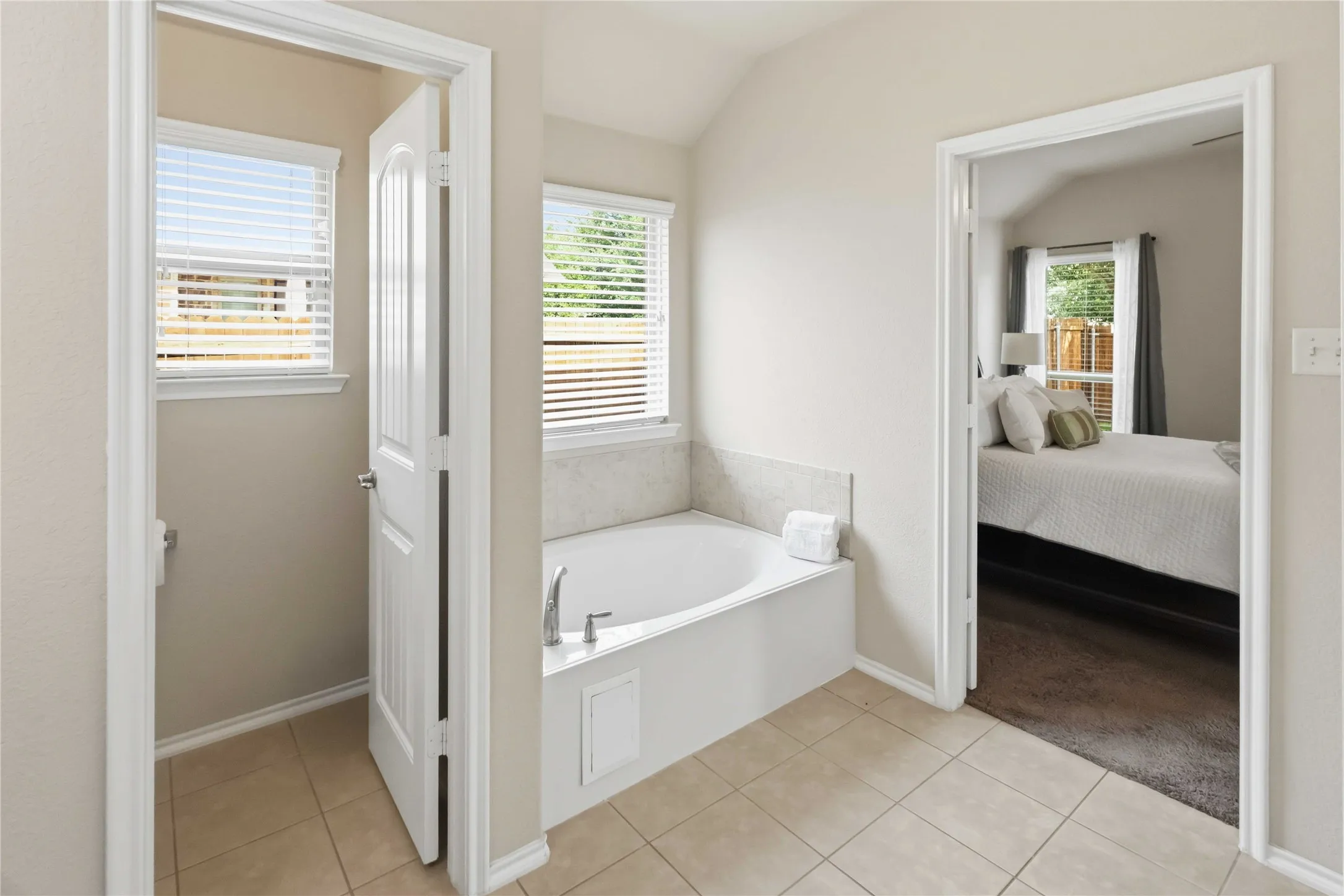 Single Family Residence For Sale in Collin County , 9804 Cottontail Lane, Mc Kinney, Texas 75071, 3 Bedroom, 2 Bathroom, 2 Garage spaces, 1,416 Sqft, built in 2015, mls#21336422, Real Estate Agent in Mc Kinney, Homes For Sale in Collin county, Homes For Sale in Mc Kinney, Realtor in Mc Kinney Texas, Real Estate Brokerage Independent Realty Texas, Luminita Cordes Realtor