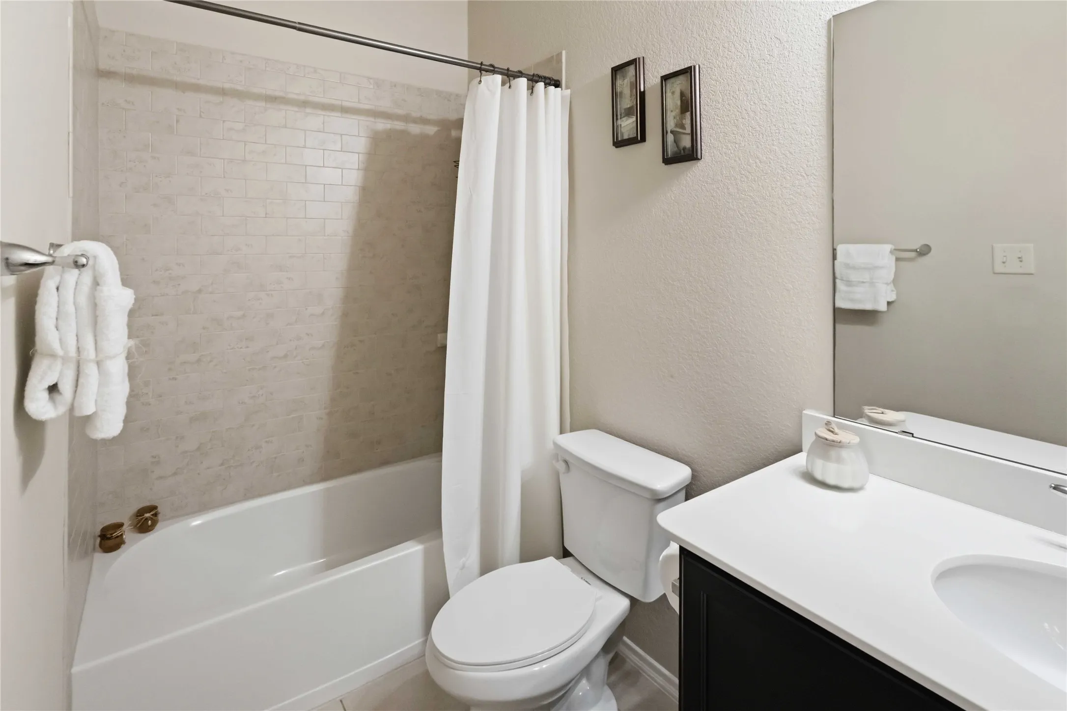 Single Family Residence For Sale in Collin County , 9804 Cottontail Lane, Mc Kinney, Texas 75071, 3 Bedroom, 2 Bathroom, 2 Garage spaces, 1,416 Sqft, built in 2015, mls#21336422, Real Estate Agent in Mc Kinney, Homes For Sale in Collin county, Homes For Sale in Mc Kinney, Realtor in Mc Kinney Texas, Real Estate Brokerage Independent Realty Texas, Luminita Cordes Realtor