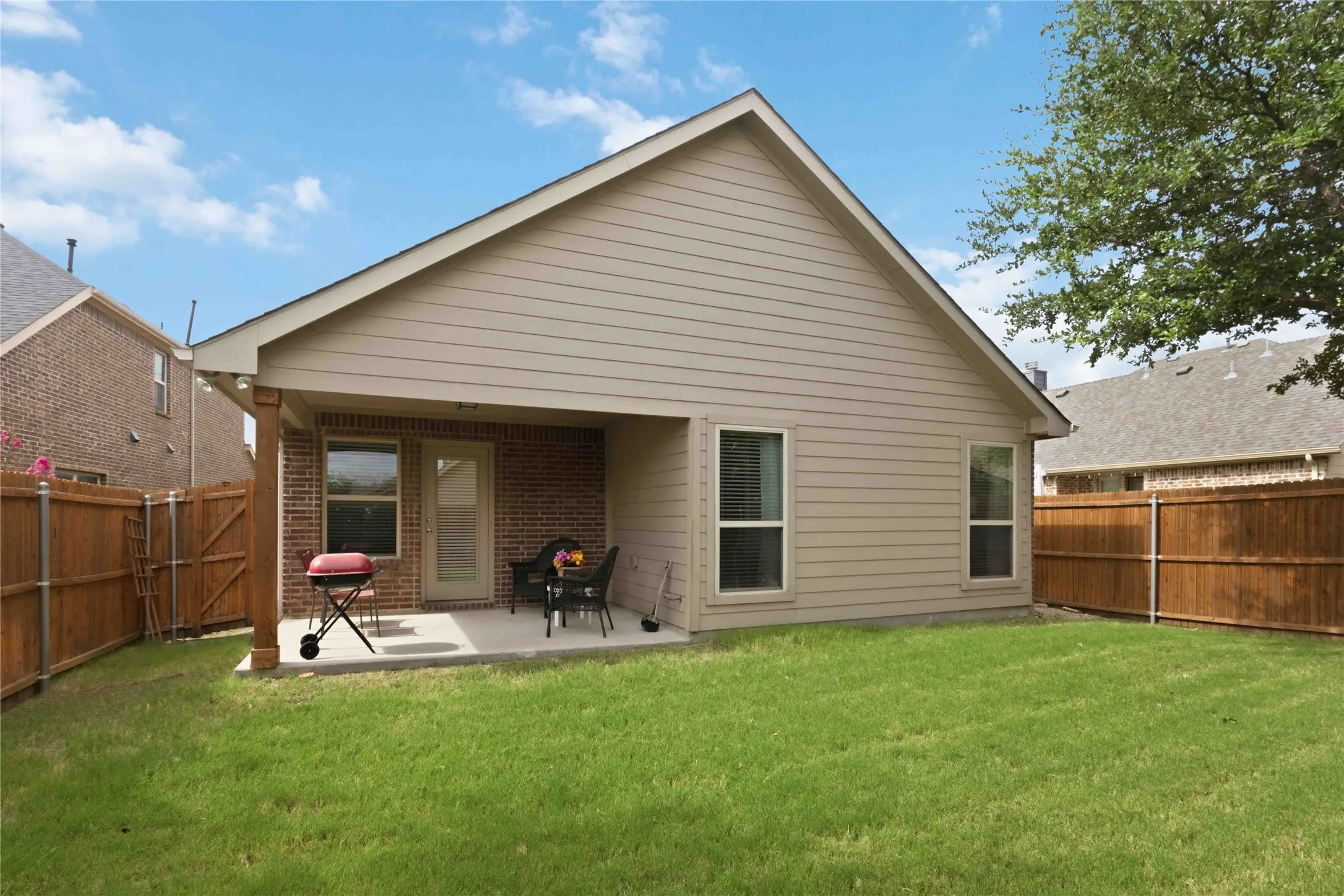 Single Family Residence For Sale in Collin County , 9804 Cottontail Lane, Mc Kinney, Texas 75071, 3 Bedroom, 2 Bathroom, 2 Garage spaces, 1,416 Sqft, built in 2015, mls#21336422, Real Estate Agent in Mc Kinney, Homes For Sale in Collin county, Homes For Sale in Mc Kinney, Realtor in Mc Kinney Texas, Real Estate Brokerage Independent Realty Texas, Luminita Cordes Realtor