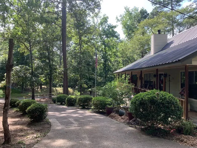 Single Family Residence For Sale in Wood County , 860 Wildwood Trail, Holly Lake Ranch, Texas 75765, 4 Bedroom, 3 Bathroom, 2 Garage spaces, 2,064 Sqft, built in 1996, mls#21336411, Real Estate Agent in Holly Lake Ranch, Homes For Sale in Wood county, Homes For Sale in Holly Lake Ranch, Realtor in Holly Lake Ranch Texas, Real Estate Brokerage Independent Realty Texas, Luminita Cordes Realtor