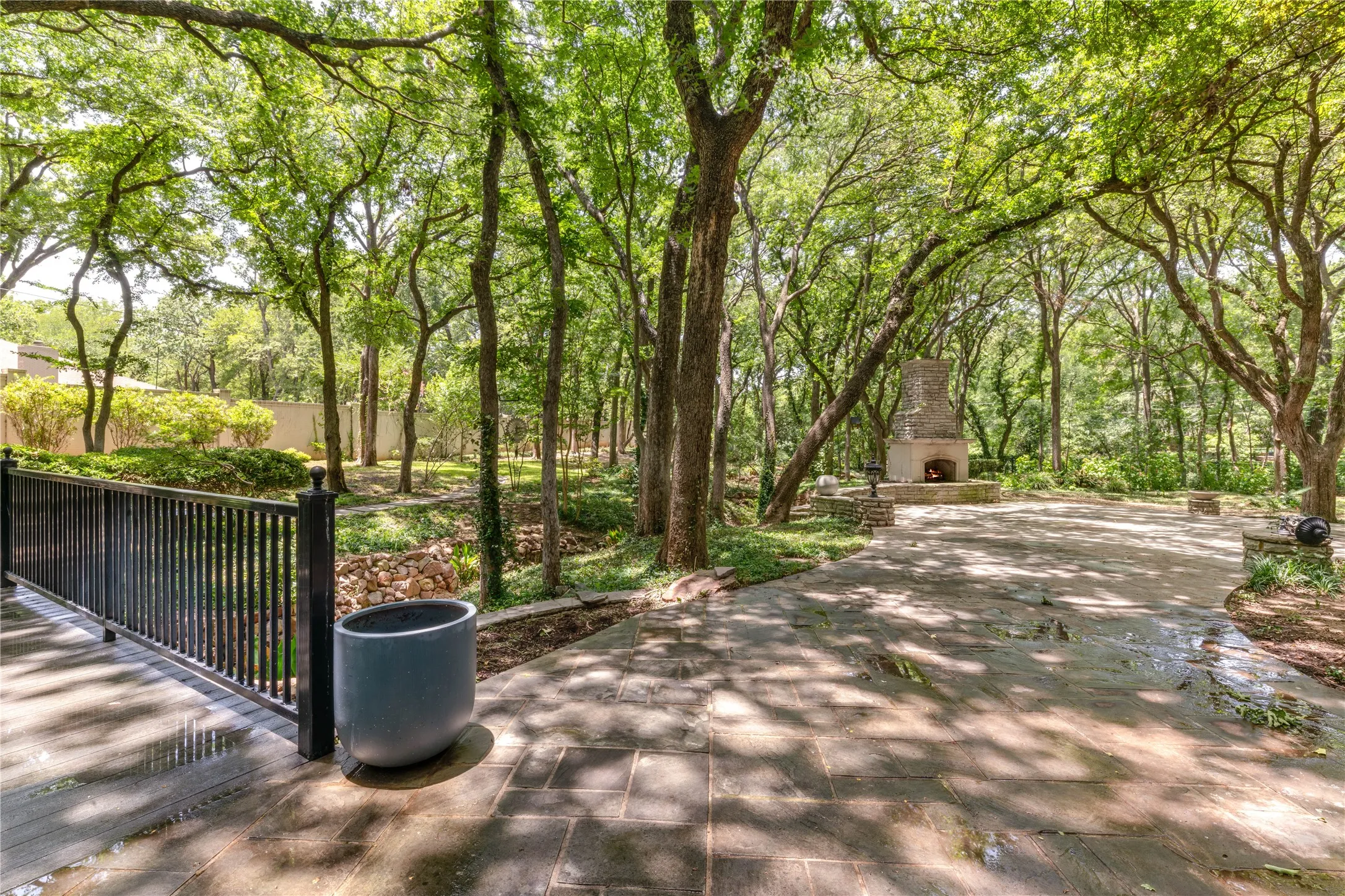 Single Family Residence For Sale in Tarrant County , 2420 Lincoln Drive, Arlington, Texas 76006, 4 Bedroom, 5 Bathroom, 3 Garage spaces, 8,448 Sqft, built in 1989, mls#21337823, Real Estate Agent in Arlington, Homes For Sale in Tarrant county, Homes For Sale in Arlington, Realtor in Arlington Texas, Real Estate Brokerage Independent Realty Texas, Luminita Cordes Realtor
