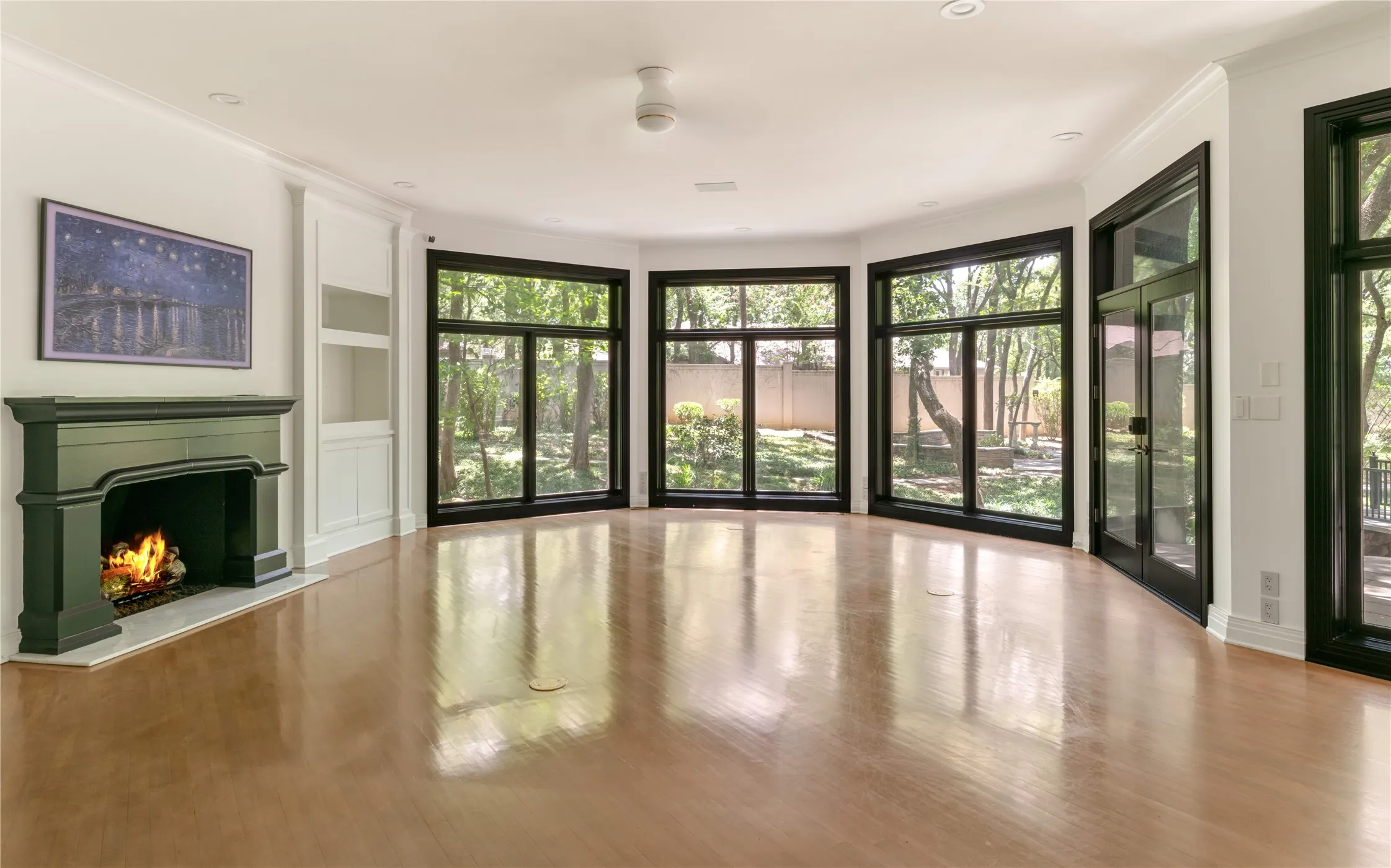 Single Family Residence For Sale in Tarrant County , 2420 Lincoln Drive, Arlington, Texas 76006, 4 Bedroom, 5 Bathroom, 3 Garage spaces, 8,448 Sqft, built in 1989, mls#21337823, Real Estate Agent in Arlington, Homes For Sale in Tarrant county, Homes For Sale in Arlington, Realtor in Arlington Texas, Real Estate Brokerage Independent Realty Texas, Luminita Cordes Realtor