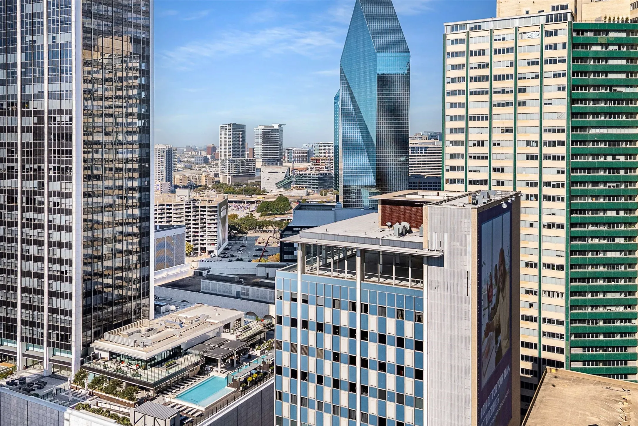 Condominium For Rent in Dallas County , 1505 Elm Street 1003, Dallas, Texas 75201, 3 Bedroom, 3 Bathroom, 2 Garage spaces, 2,045 Sqft, built in 1957, mls#21337839, Real Estate Agent in Dallas, Homes For Rent in Dallas county, Homes For Rent in Dallas, Realtor in Dallas Texas, Real Estate Brokerage Independent Realty Texas, Luminita Cordes Realtor