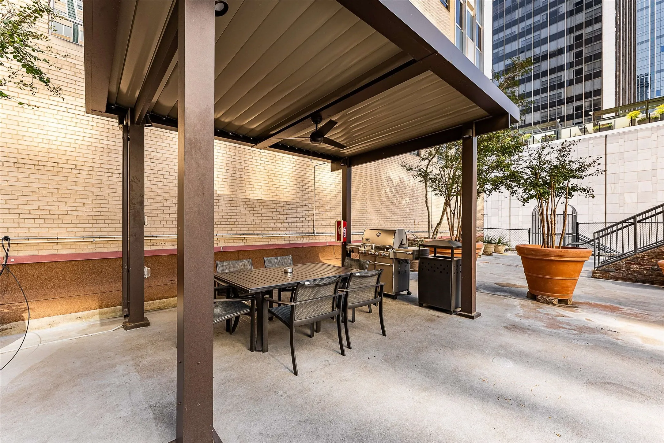 Condominium For Rent in Dallas County , 1505 Elm Street 1003, Dallas, Texas 75201, 3 Bedroom, 3 Bathroom, 2 Garage spaces, 2,045 Sqft, built in 1957, mls#21337839, Real Estate Agent in Dallas, Homes For Rent in Dallas county, Homes For Rent in Dallas, Realtor in Dallas Texas, Real Estate Brokerage Independent Realty Texas, Luminita Cordes Realtor