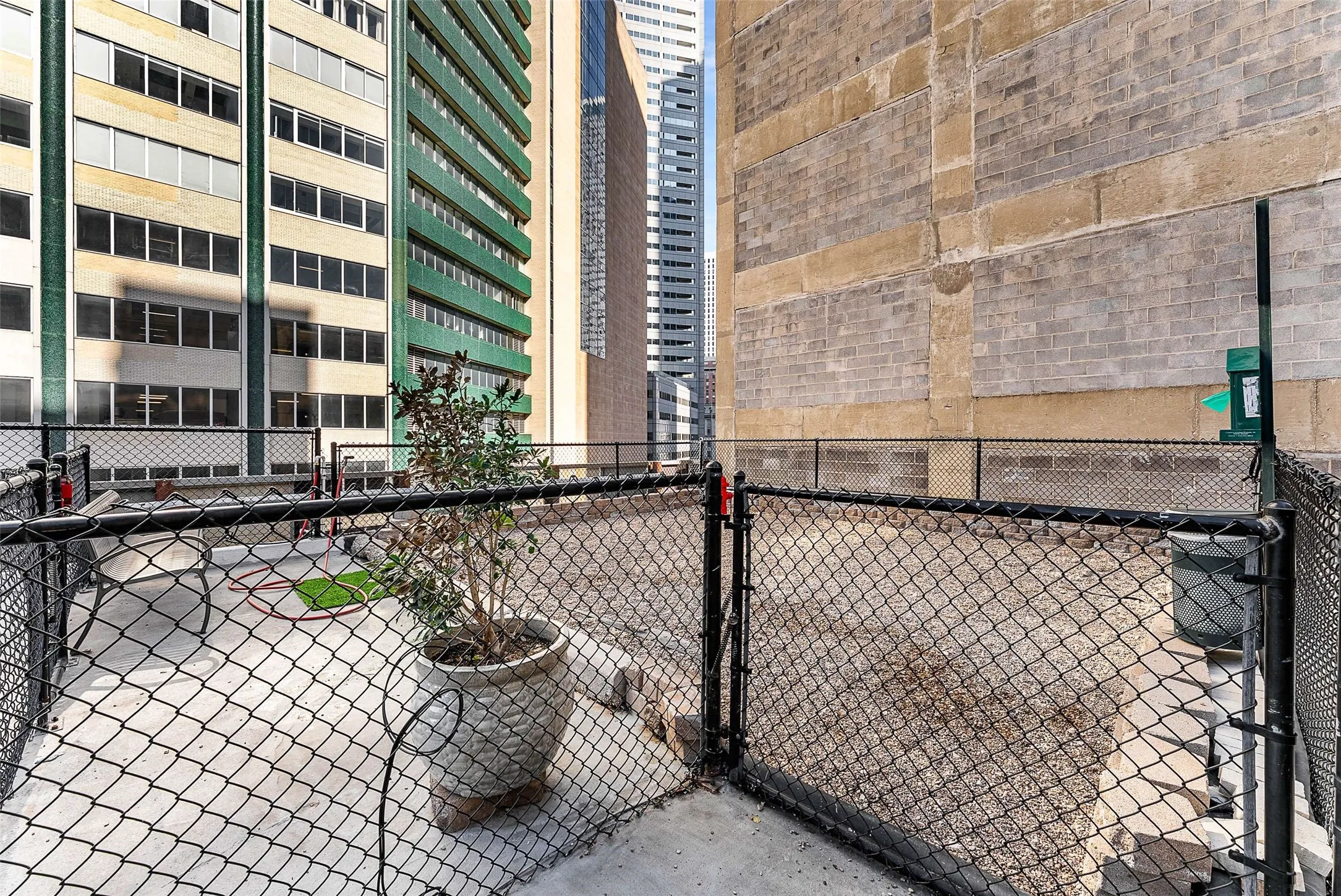 Condominium For Rent in Dallas County , 1505 Elm Street 1003, Dallas, Texas 75201, 3 Bedroom, 3 Bathroom, 2 Garage spaces, 2,045 Sqft, built in 1957, mls#21337839, Real Estate Agent in Dallas, Homes For Rent in Dallas county, Homes For Rent in Dallas, Realtor in Dallas Texas, Real Estate Brokerage Independent Realty Texas, Luminita Cordes Realtor