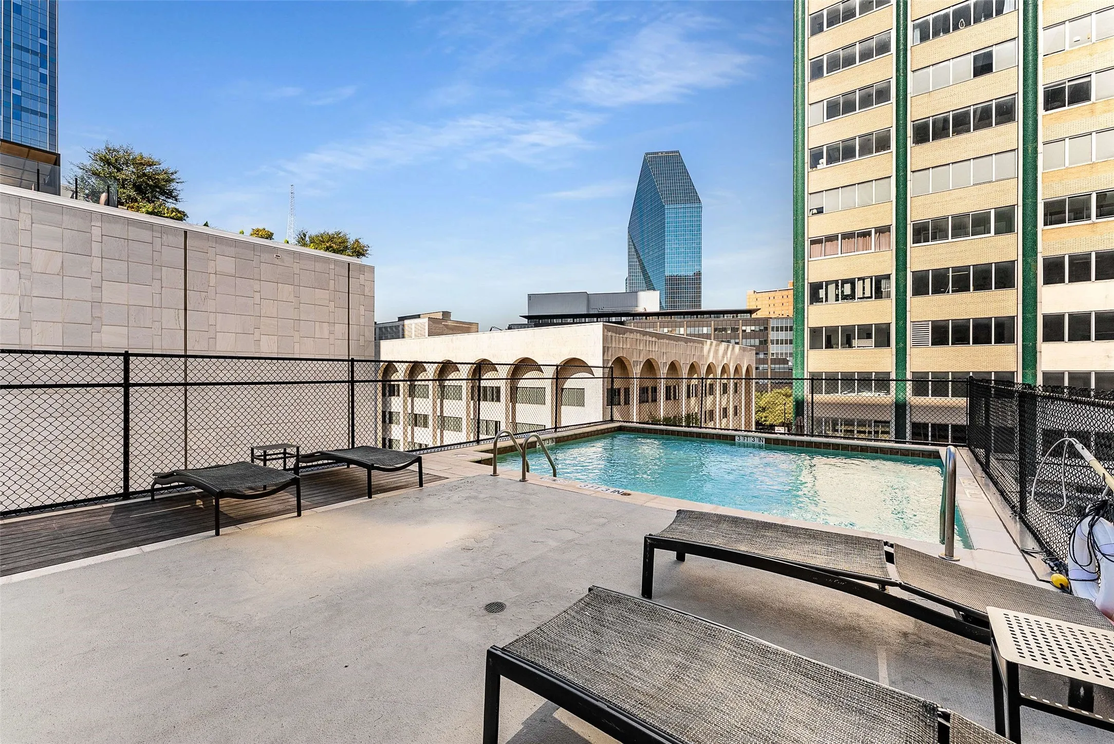 Condominium For Rent in Dallas County , 1505 Elm Street 1003, Dallas, Texas 75201, 3 Bedroom, 3 Bathroom, 2 Garage spaces, 2,045 Sqft, built in 1957, mls#21337839, Real Estate Agent in Dallas, Homes For Rent in Dallas county, Homes For Rent in Dallas, Realtor in Dallas Texas, Real Estate Brokerage Independent Realty Texas, Luminita Cordes Realtor