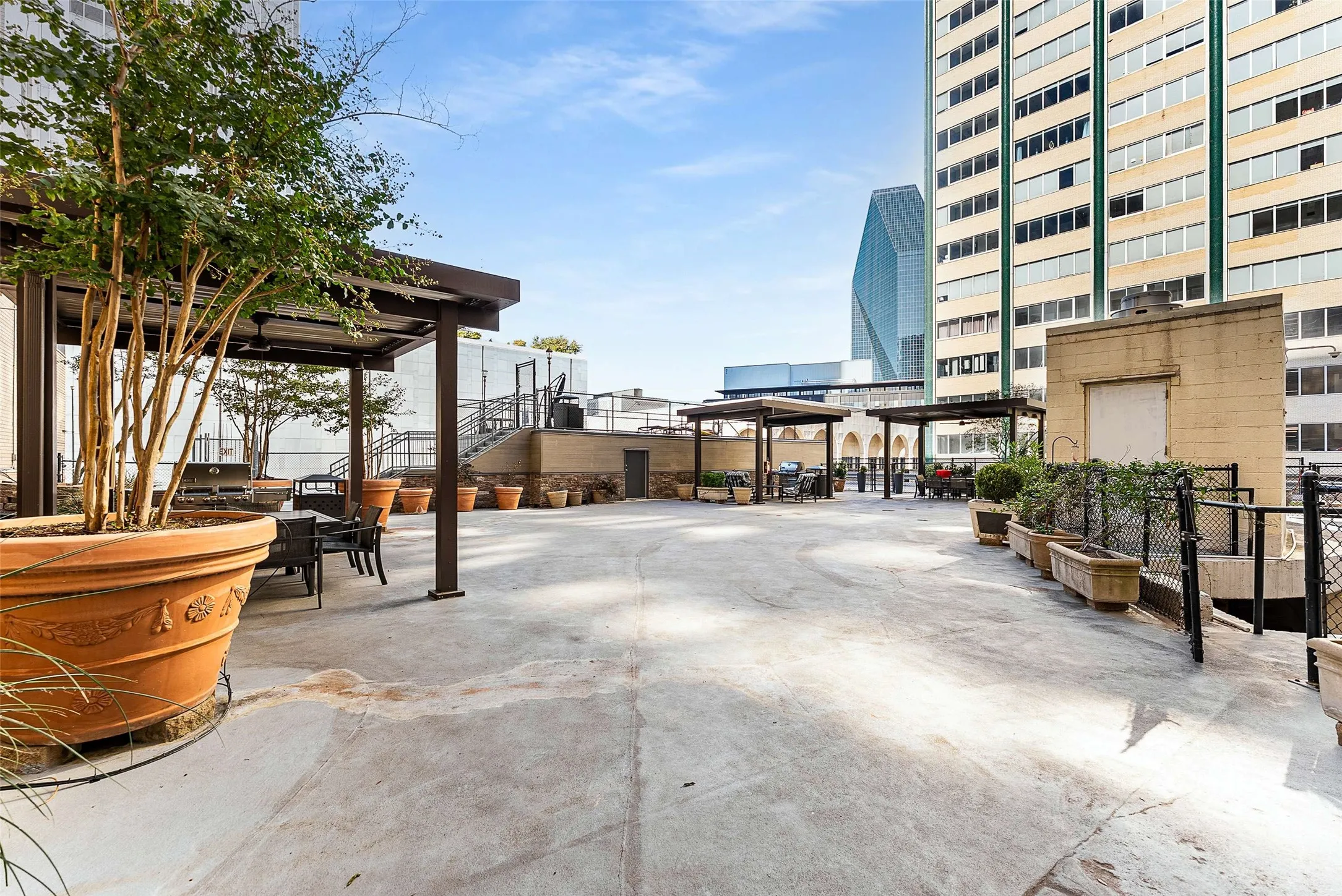 Condominium For Rent in Dallas County , 1505 Elm Street 1003, Dallas, Texas 75201, 3 Bedroom, 3 Bathroom, 2 Garage spaces, 2,045 Sqft, built in 1957, mls#21337839, Real Estate Agent in Dallas, Homes For Rent in Dallas county, Homes For Rent in Dallas, Realtor in Dallas Texas, Real Estate Brokerage Independent Realty Texas, Luminita Cordes Realtor