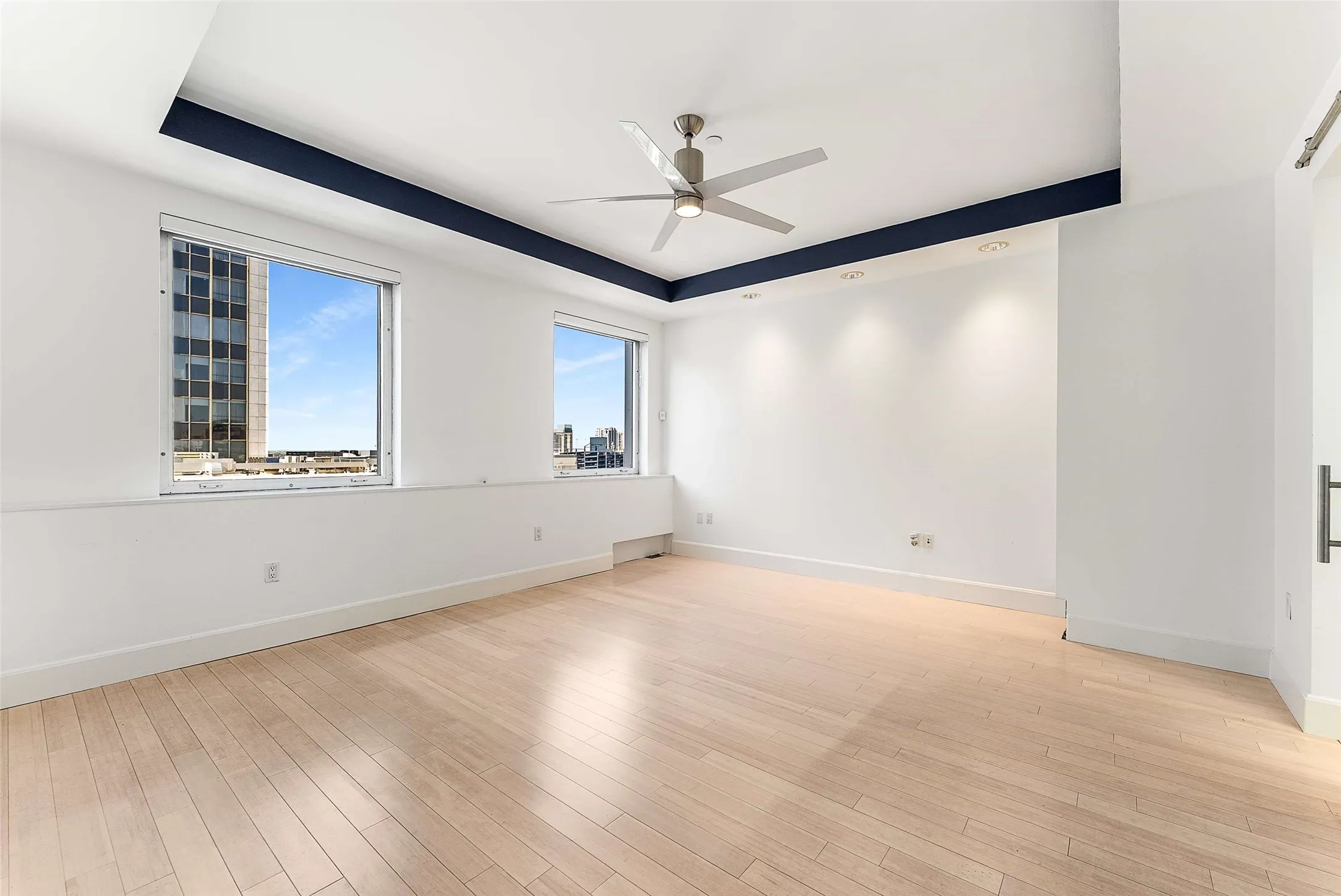 Condominium For Rent in Dallas County , 1505 Elm Street 1003, Dallas, Texas 75201, 3 Bedroom, 3 Bathroom, 2 Garage spaces, 2,045 Sqft, built in 1957, mls#21337839, Real Estate Agent in Dallas, Homes For Rent in Dallas county, Homes For Rent in Dallas, Realtor in Dallas Texas, Real Estate Brokerage Independent Realty Texas, Luminita Cordes Realtor
