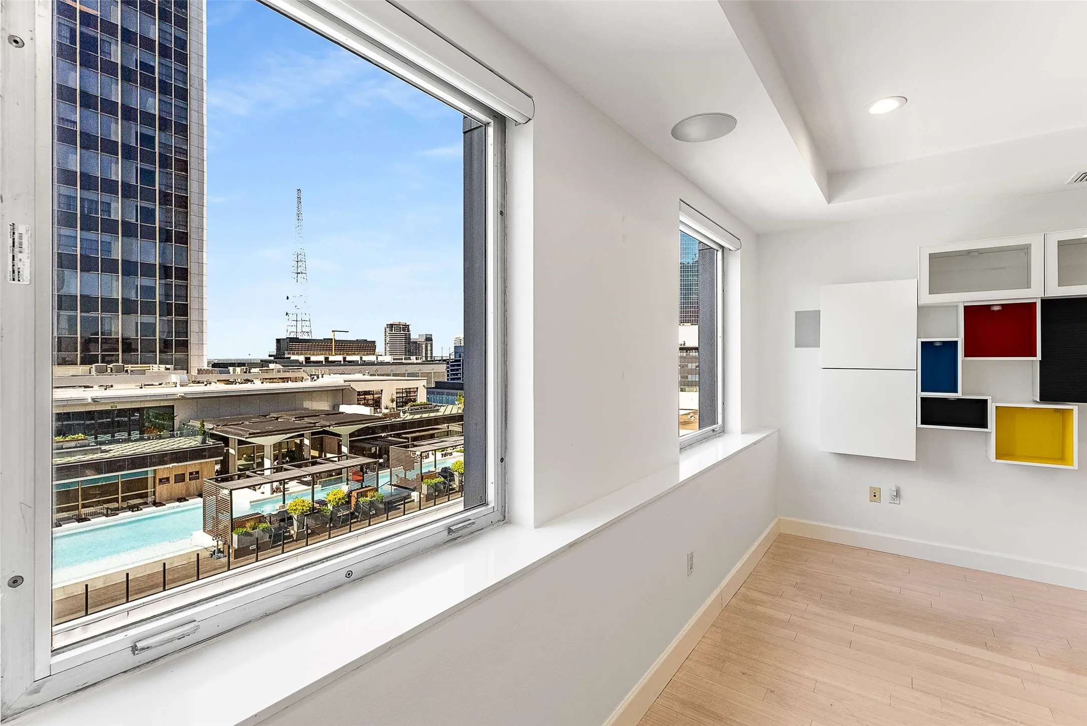 Condominium For Rent in Dallas County , 1505 Elm Street 1003, Dallas, Texas 75201, 3 Bedroom, 3 Bathroom, 2 Garage spaces, 2,045 Sqft, built in 1957, mls#21337839, Real Estate Agent in Dallas, Homes For Rent in Dallas county, Homes For Rent in Dallas, Realtor in Dallas Texas, Real Estate Brokerage Independent Realty Texas, Luminita Cordes Realtor