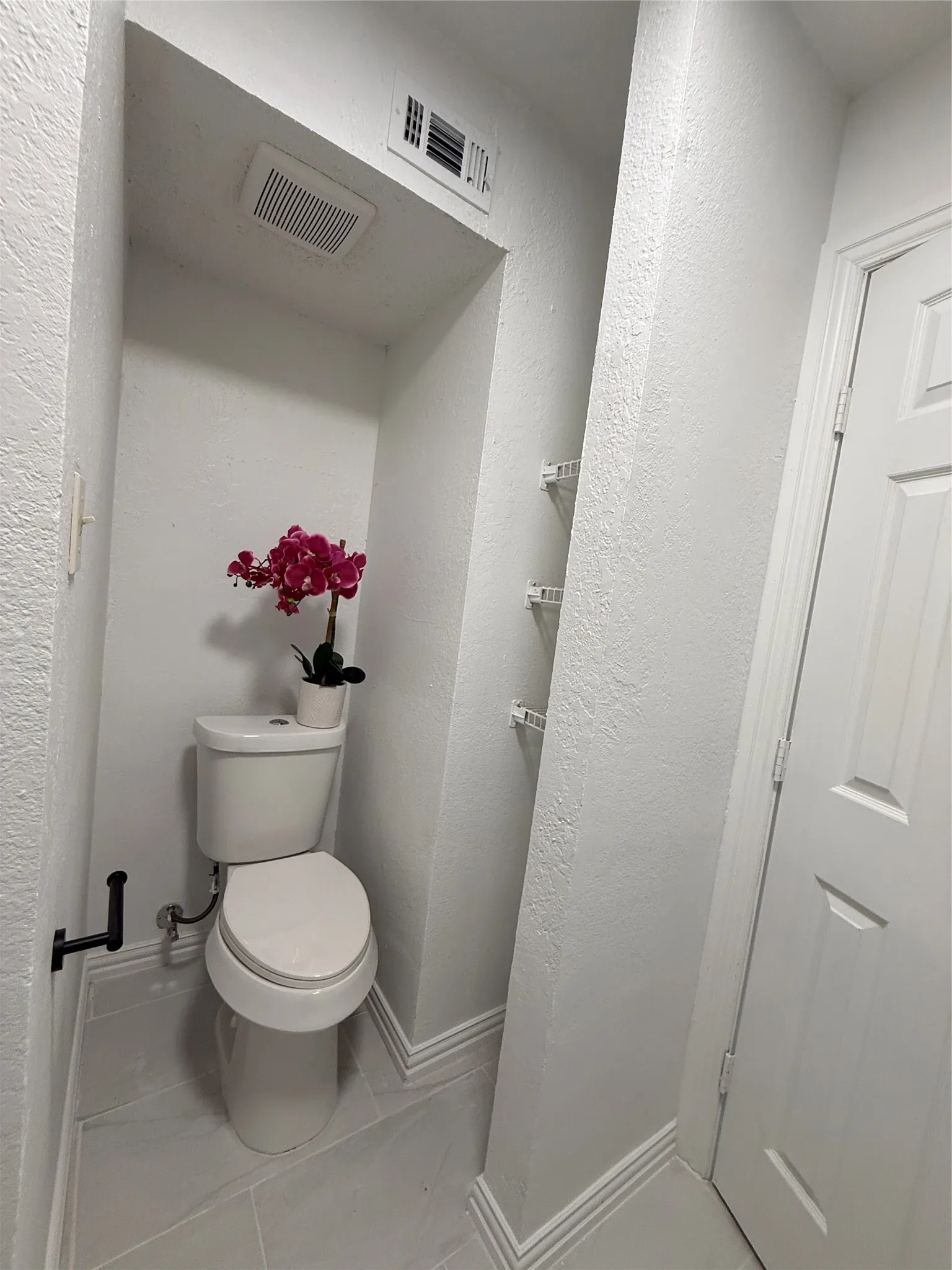 Condominium For Sale in Dallas County , 11655 Audelia Road 402, Dallas, Texas 75243, 2 Bedroom, 2 Bathroom, Garage spaces, 983 Sqft, built in 1982, mls#21337840, Real Estate Agent in Dallas, Homes For Sale in Dallas county, Homes For Sale in Dallas, Realtor in Dallas Texas, Real Estate Brokerage Independent Realty Texas, Luminita Cordes Realtor