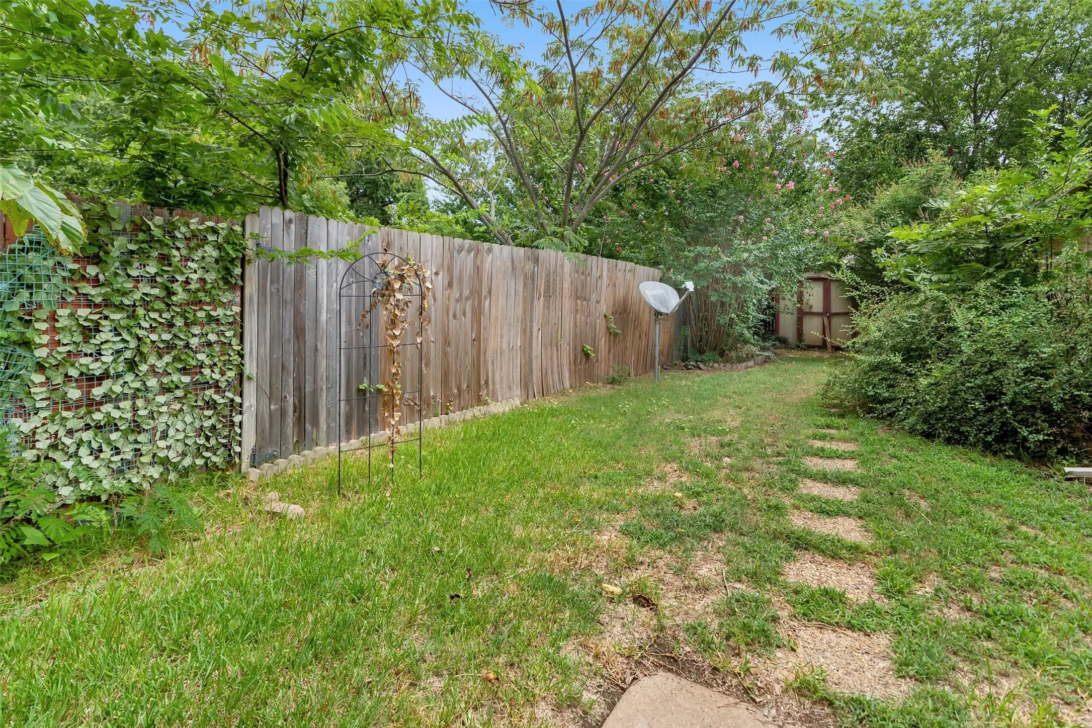 Single Family Residence For Sale in Grayson County , 703 N Holly Avenue, Sherman, Texas 75092, 3 Bedroom, 2 Bathroom, 1 Garage spaces, 1,826 Sqft, built in 1956, mls#21336332, Real Estate Agent in Sherman, Homes For Sale in Grayson county, Homes For Sale in Sherman, Realtor in Sherman Texas, Real Estate Brokerage Independent Realty Texas, Luminita Cordes Realtor