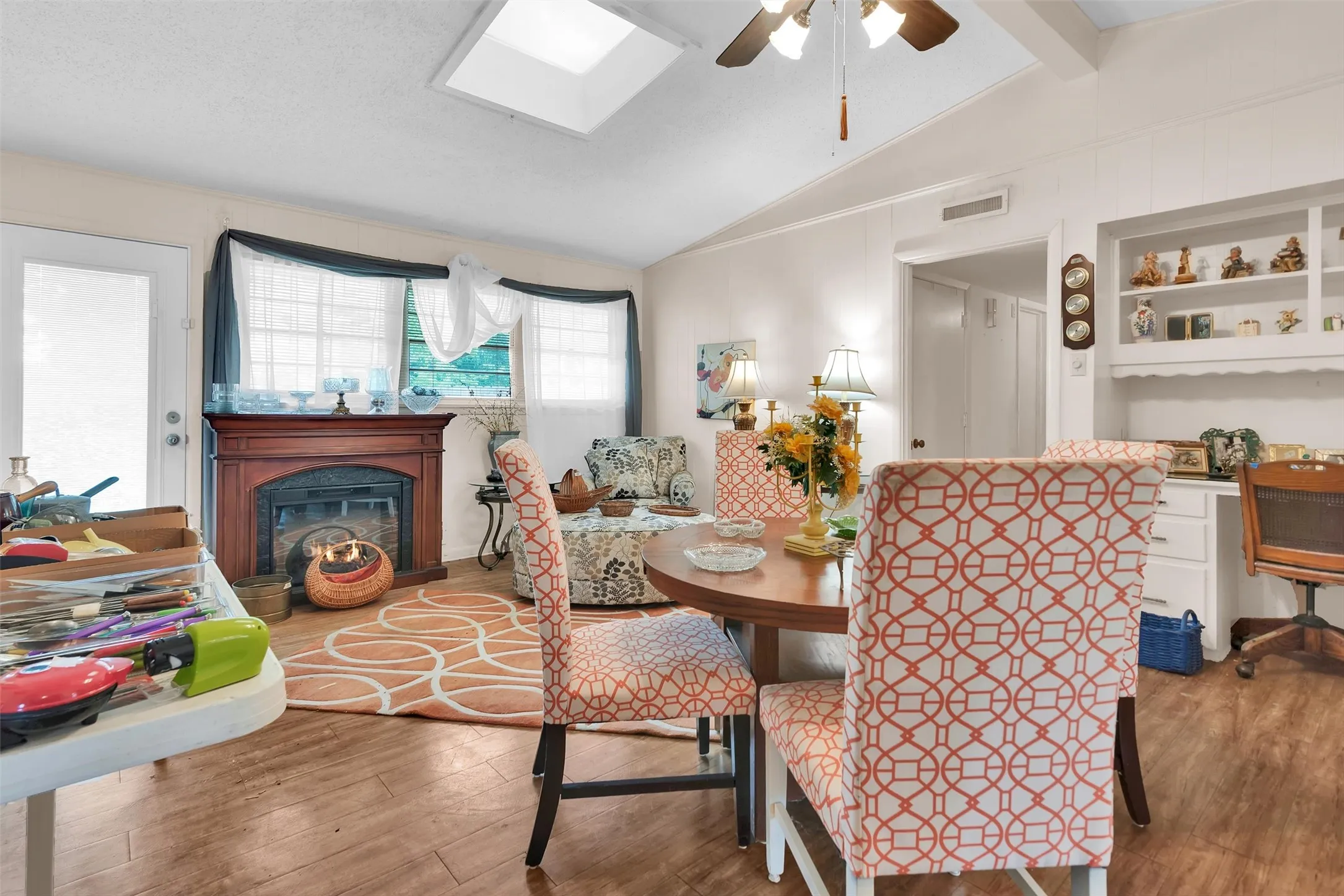 Single Family Residence For Sale in Grayson County , 703 N Holly Avenue, Sherman, Texas 75092, 3 Bedroom, 2 Bathroom, 1 Garage spaces, 1,826 Sqft, built in 1956, mls#21336332, Real Estate Agent in Sherman, Homes For Sale in Grayson county, Homes For Sale in Sherman, Realtor in Sherman Texas, Real Estate Brokerage Independent Realty Texas, Luminita Cordes Realtor