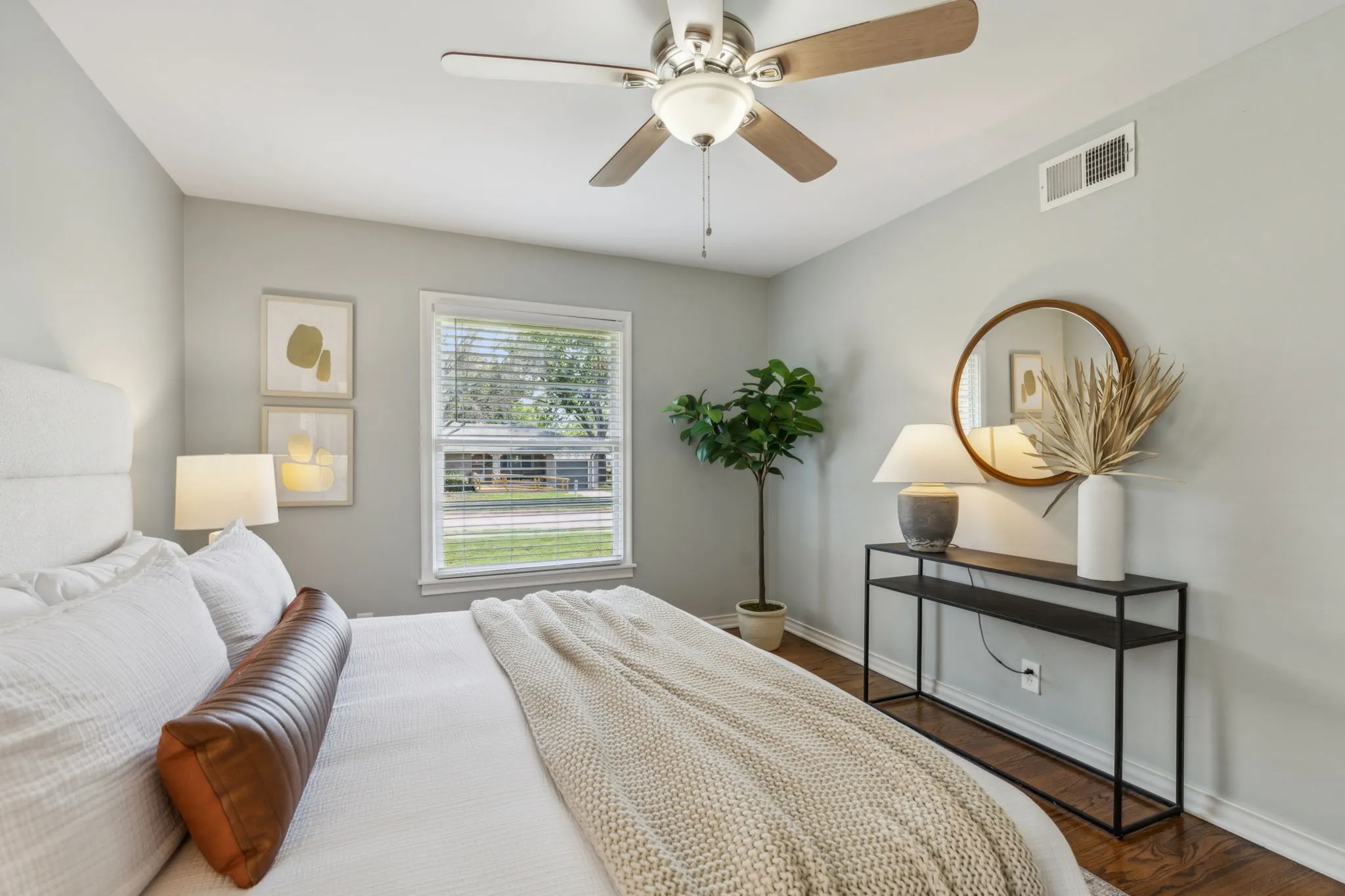 Single Family Residence For Rent in Dallas County , 628 Ridgedale Drive, Richardson, Texas 75080, 3 Bedroom, 2 Bathroom, 1 Garage spaces, 1,212 Sqft, built in 1955, mls#21337120, Real Estate Agent in Richardson, Homes For Rent in Dallas county, Homes For Rent in Richardson, Realtor in Richardson Texas, Real Estate Brokerage Independent Realty Texas, Luminita Cordes Realtor