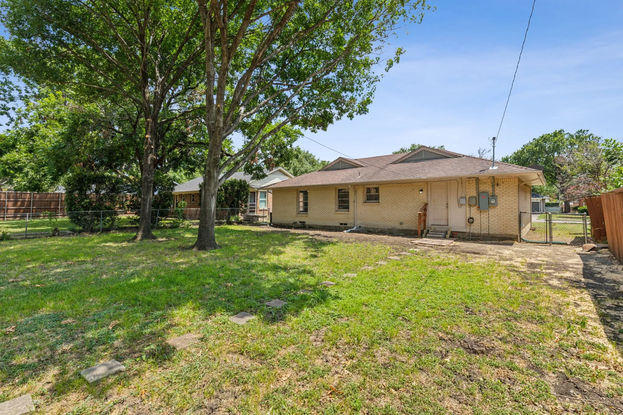 Single Family Residence For Rent in Dallas County , 628 Ridgedale Drive, Richardson, Texas 75080, 3 Bedroom, 2 Bathroom, 1 Garage spaces, 1,212 Sqft, built in 1955, mls#21337120, Real Estate Agent in Richardson, Homes For Rent in Dallas county, Homes For Rent in Richardson, Realtor in Richardson Texas, Real Estate Brokerage Independent Realty Texas, Luminita Cordes Realtor